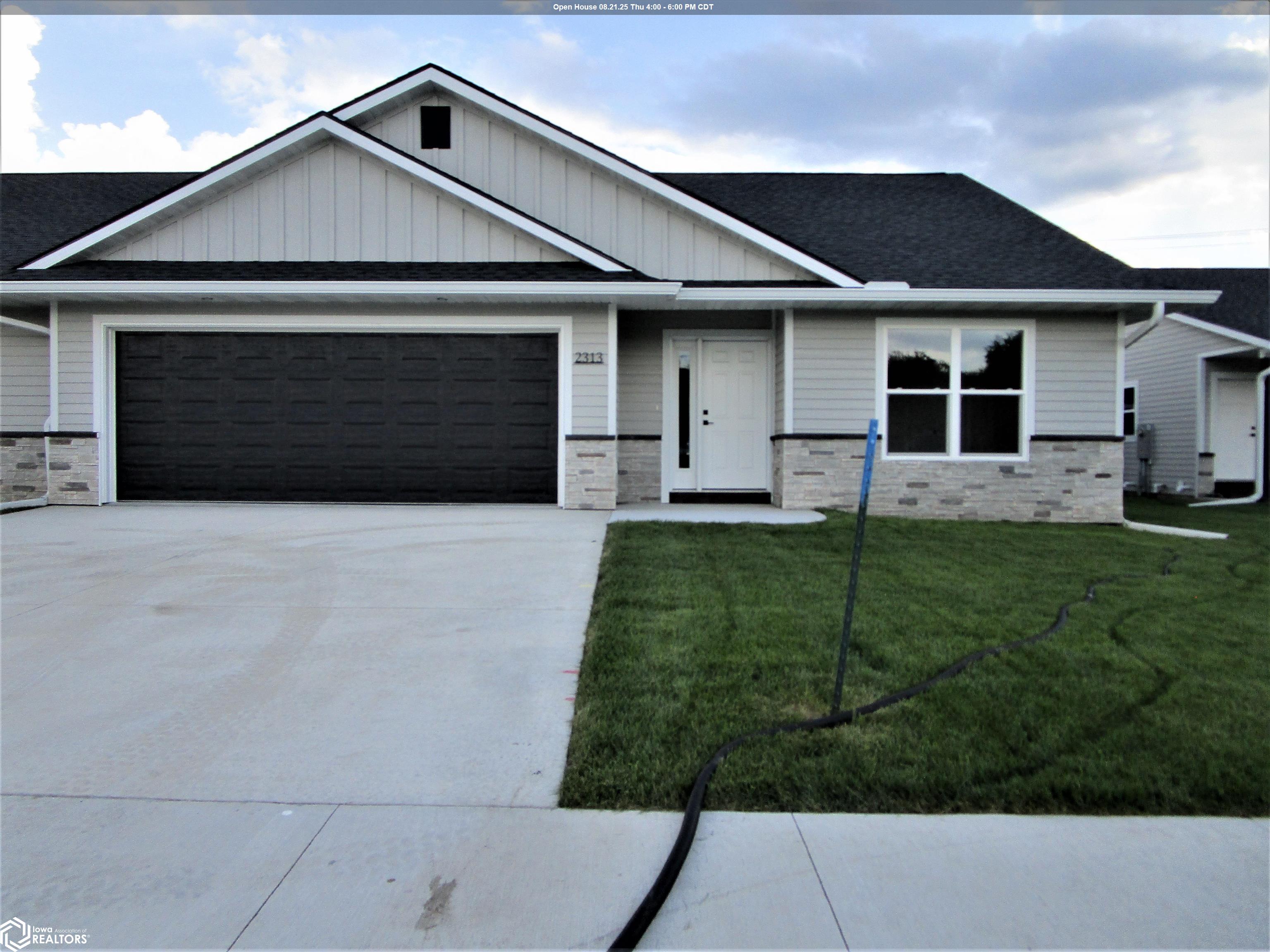 2313 Heritage Lane — photo