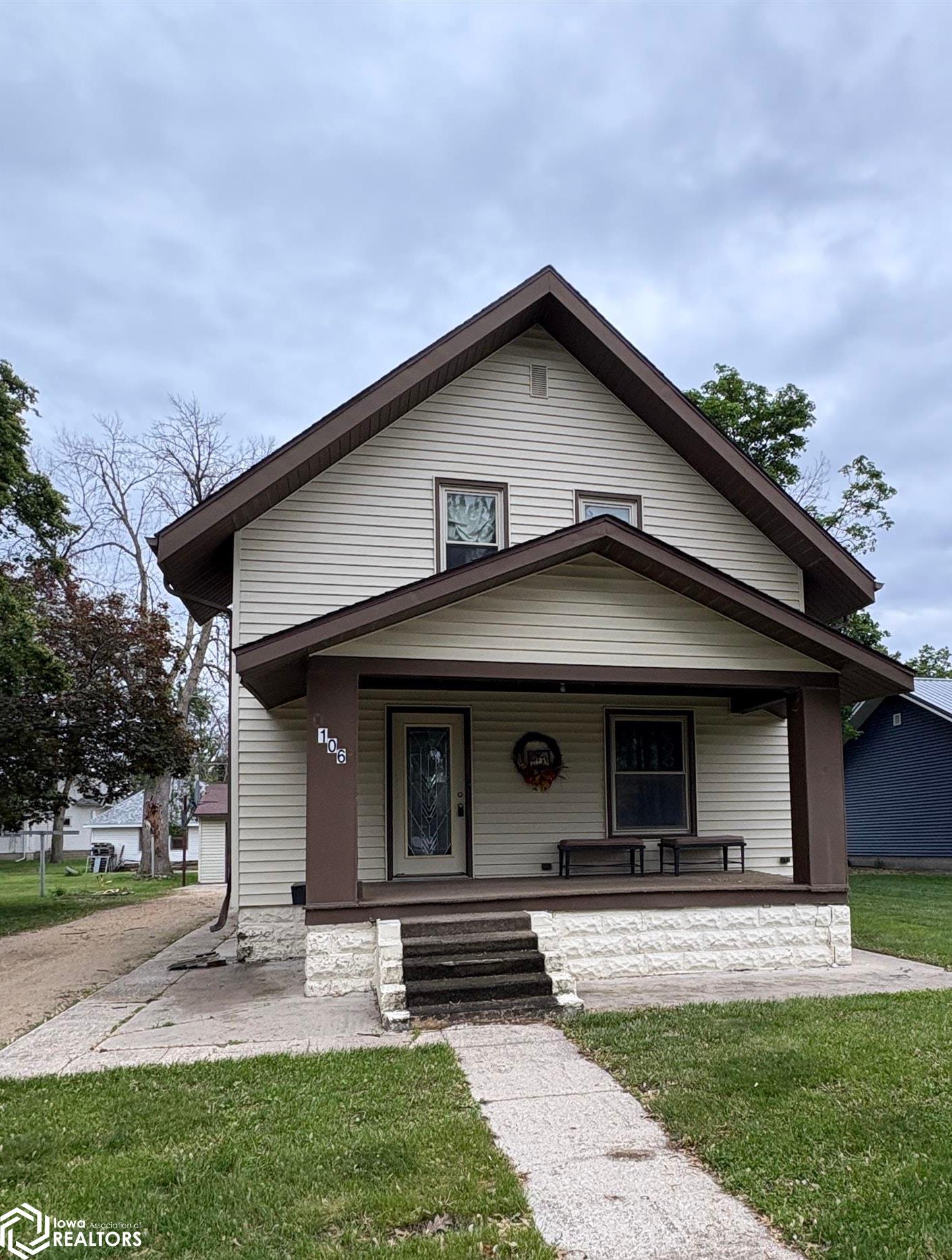 106 NW 1st Street — photo