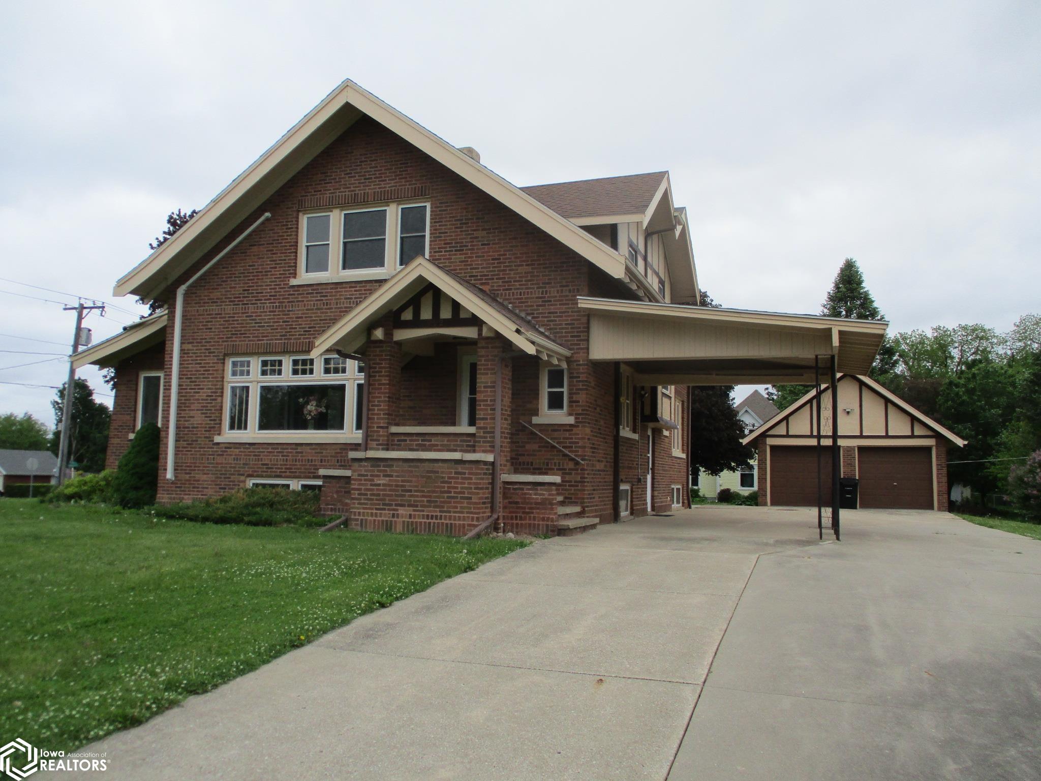 702 S Main Street — photo