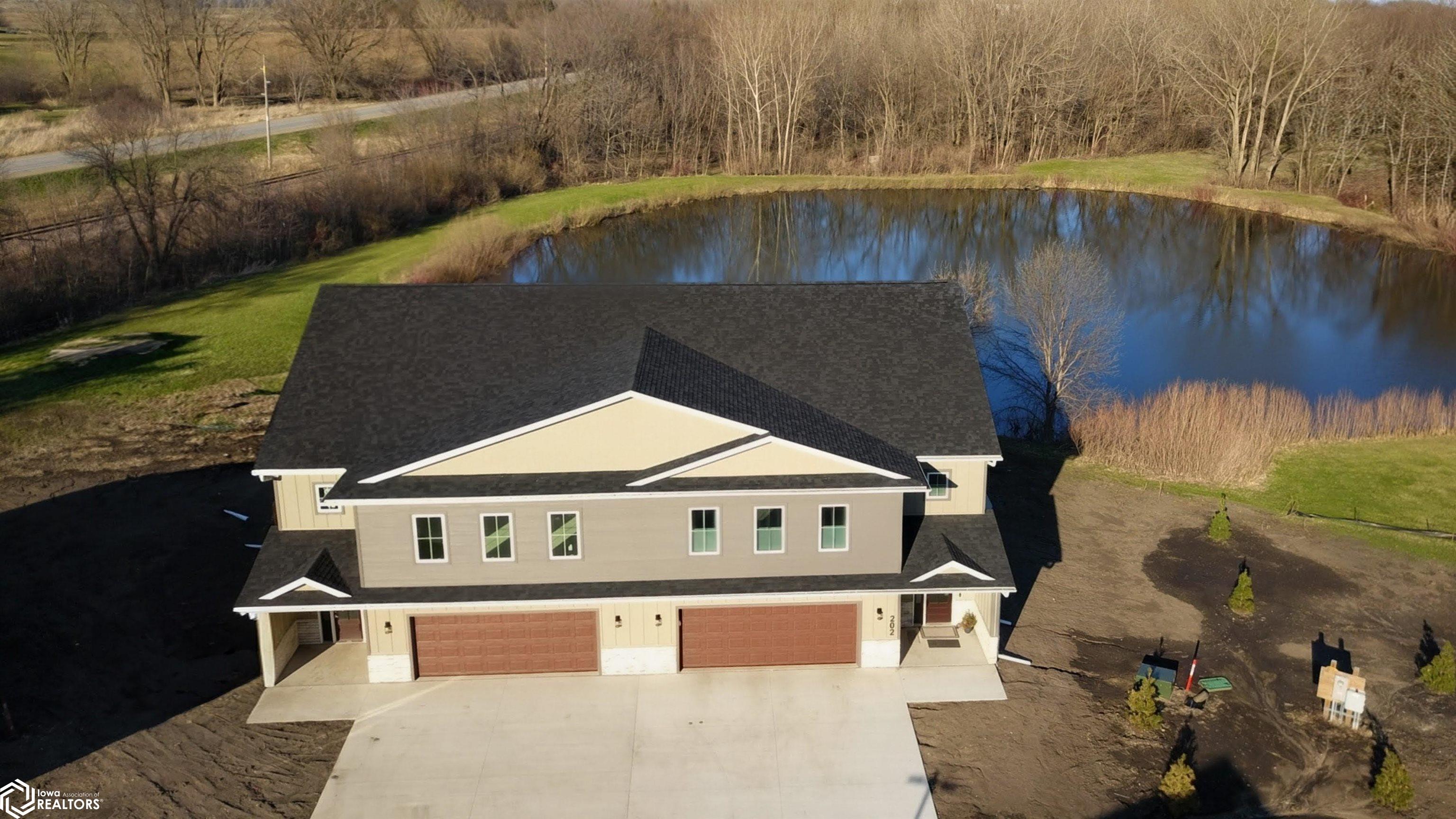 204 Stonebrook Ct — photo