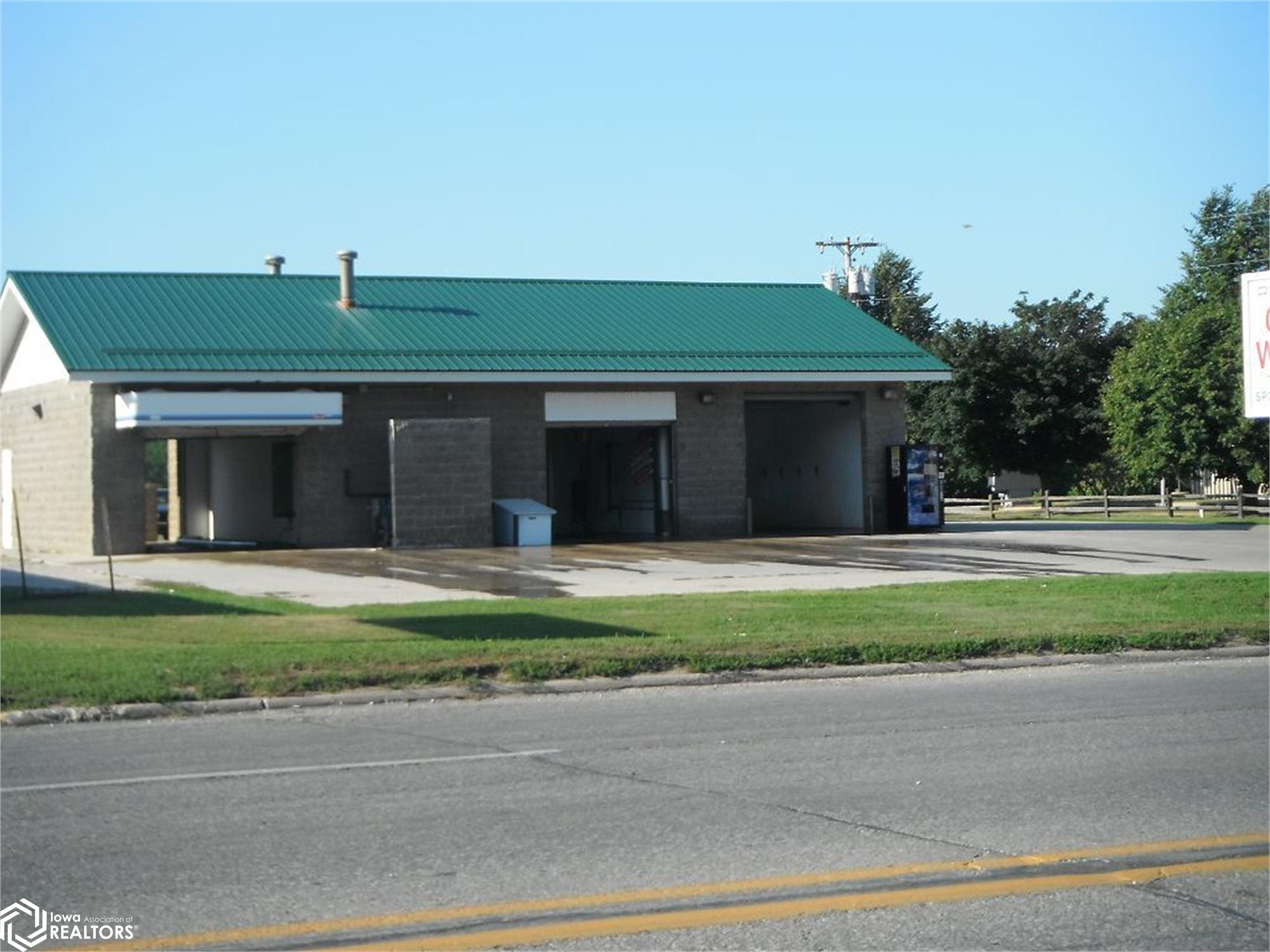 3202 Main Street — photo