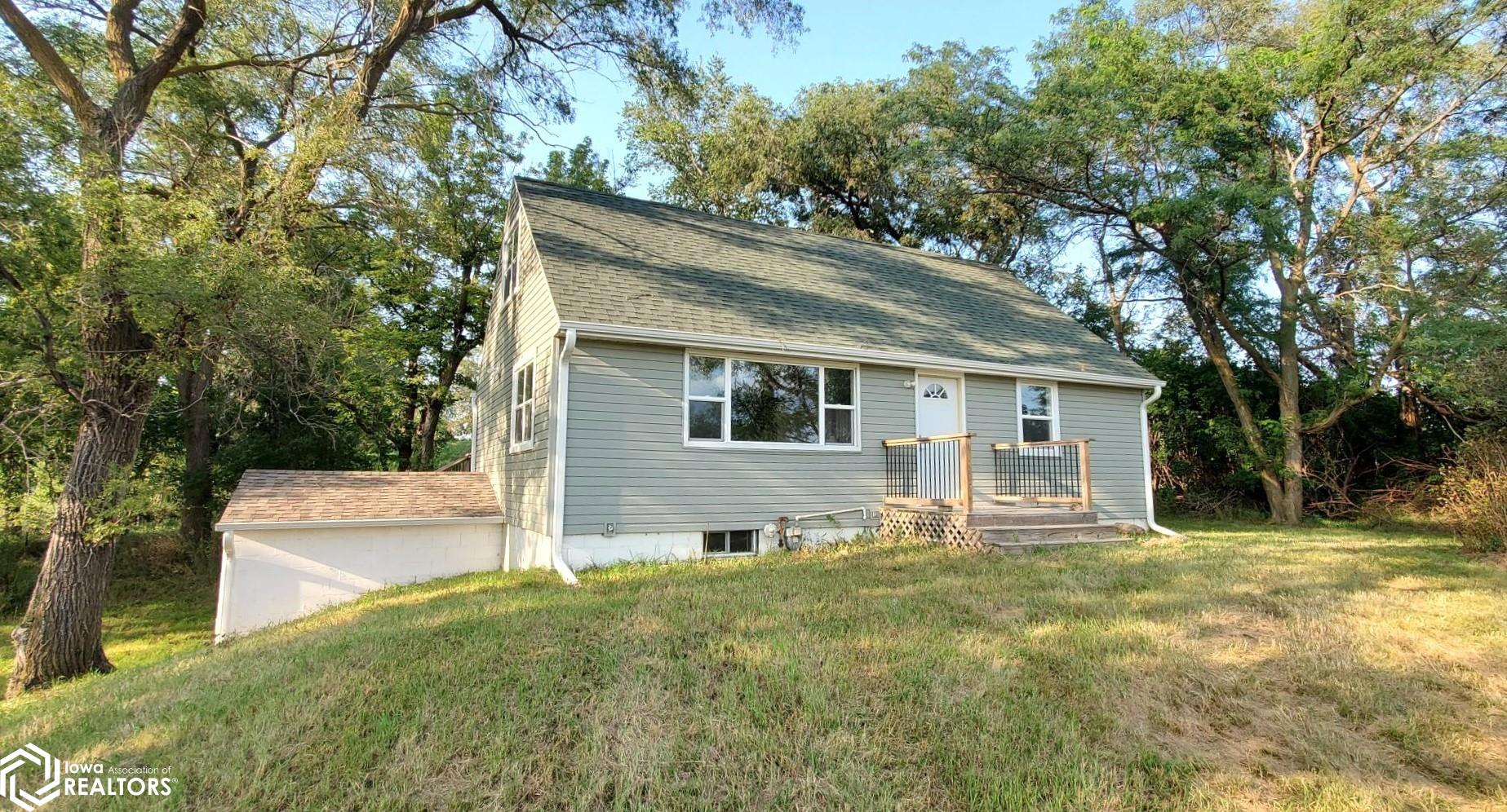2910 Highway 30 E — photo
