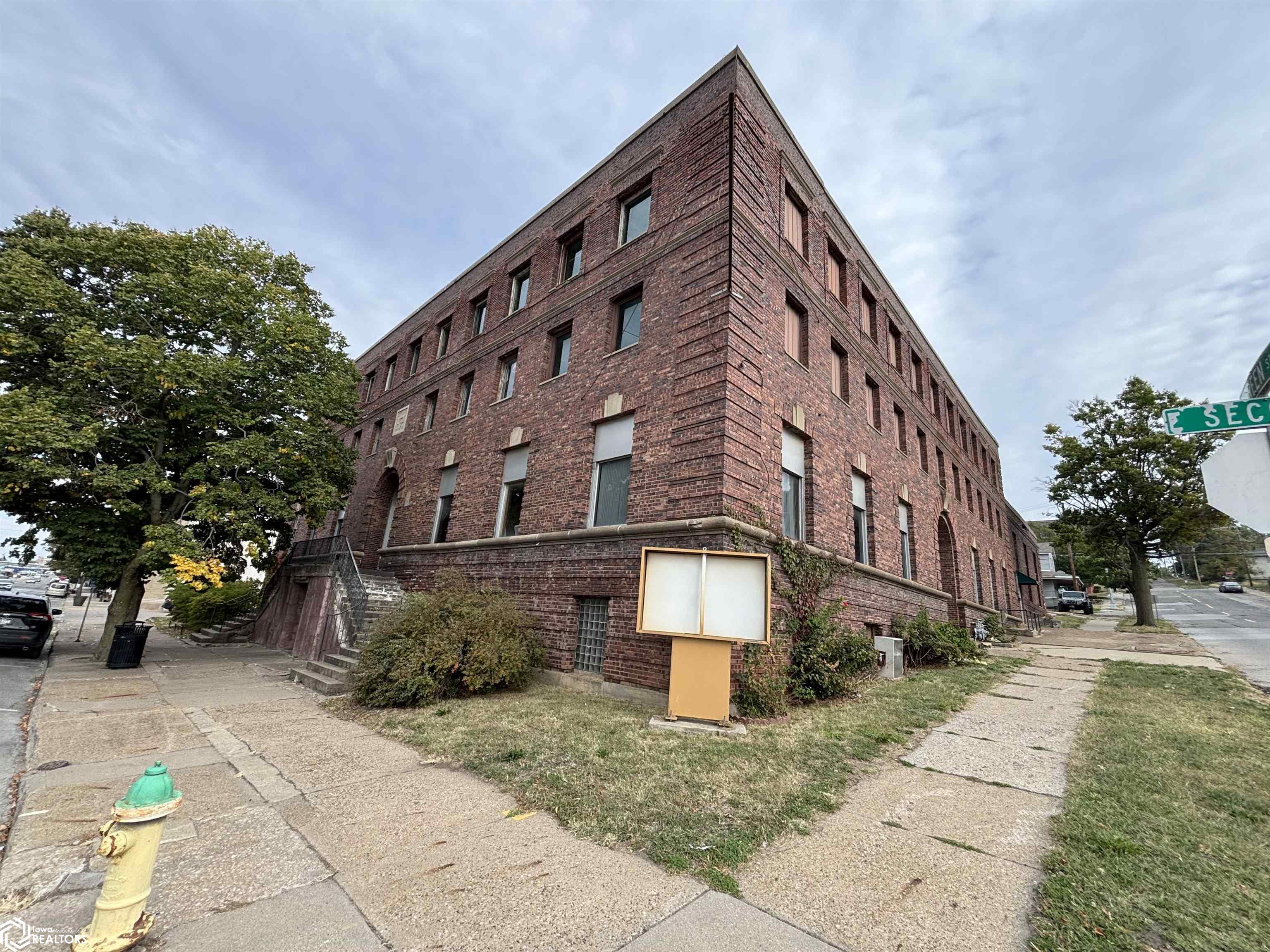 229 E 2nd Street — photo