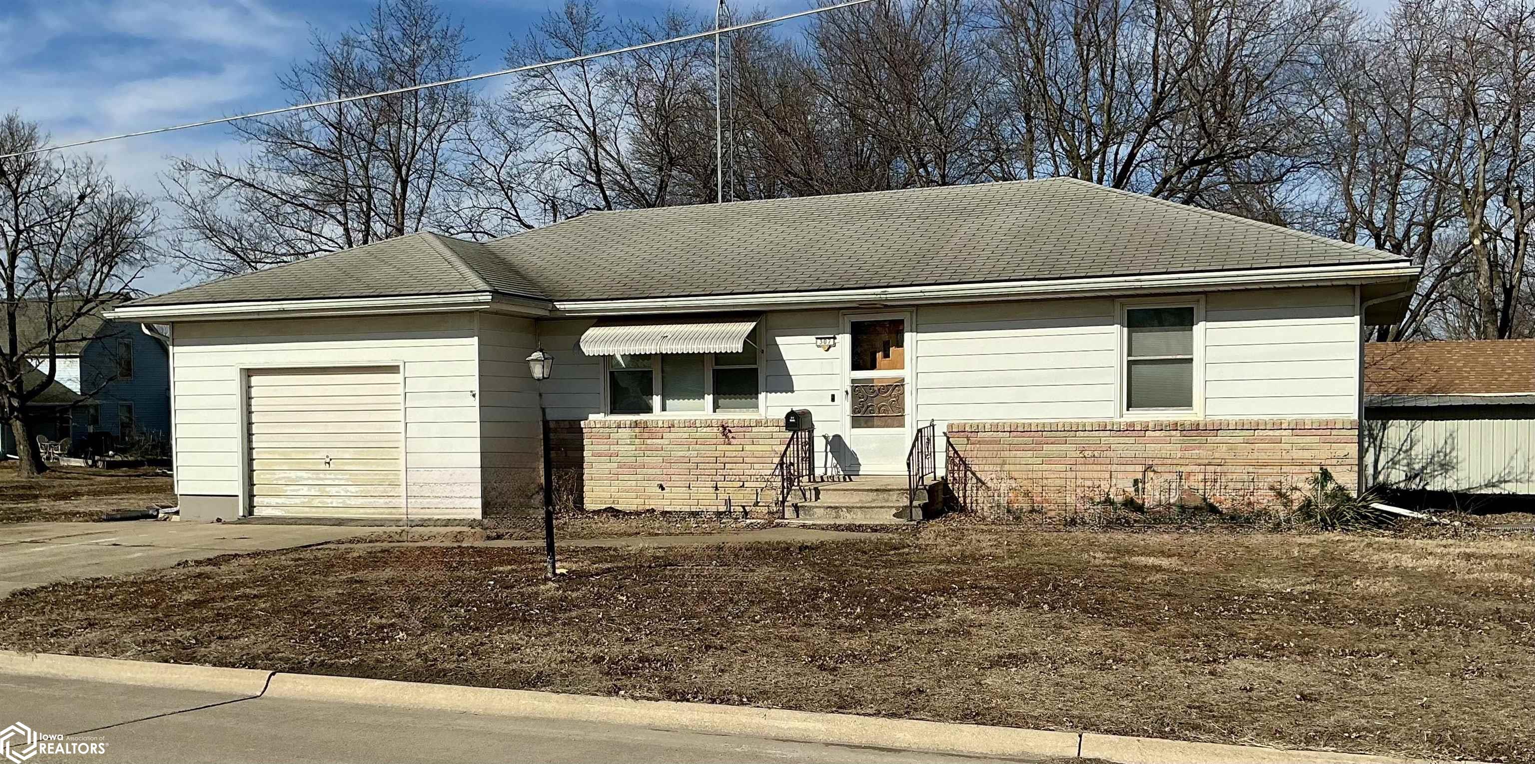307 E North Street — photo