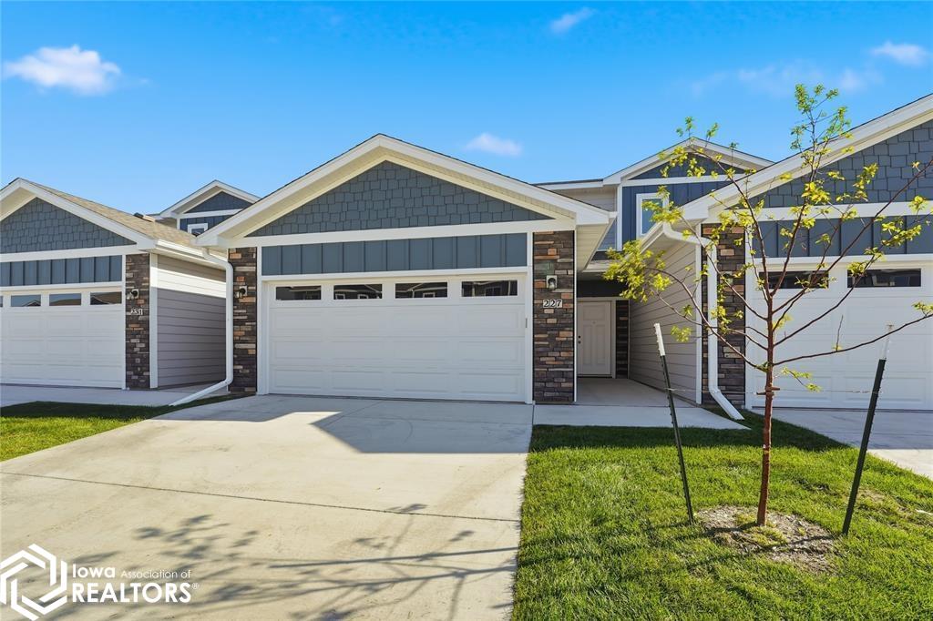 227 NW Waverly Drive — photo
