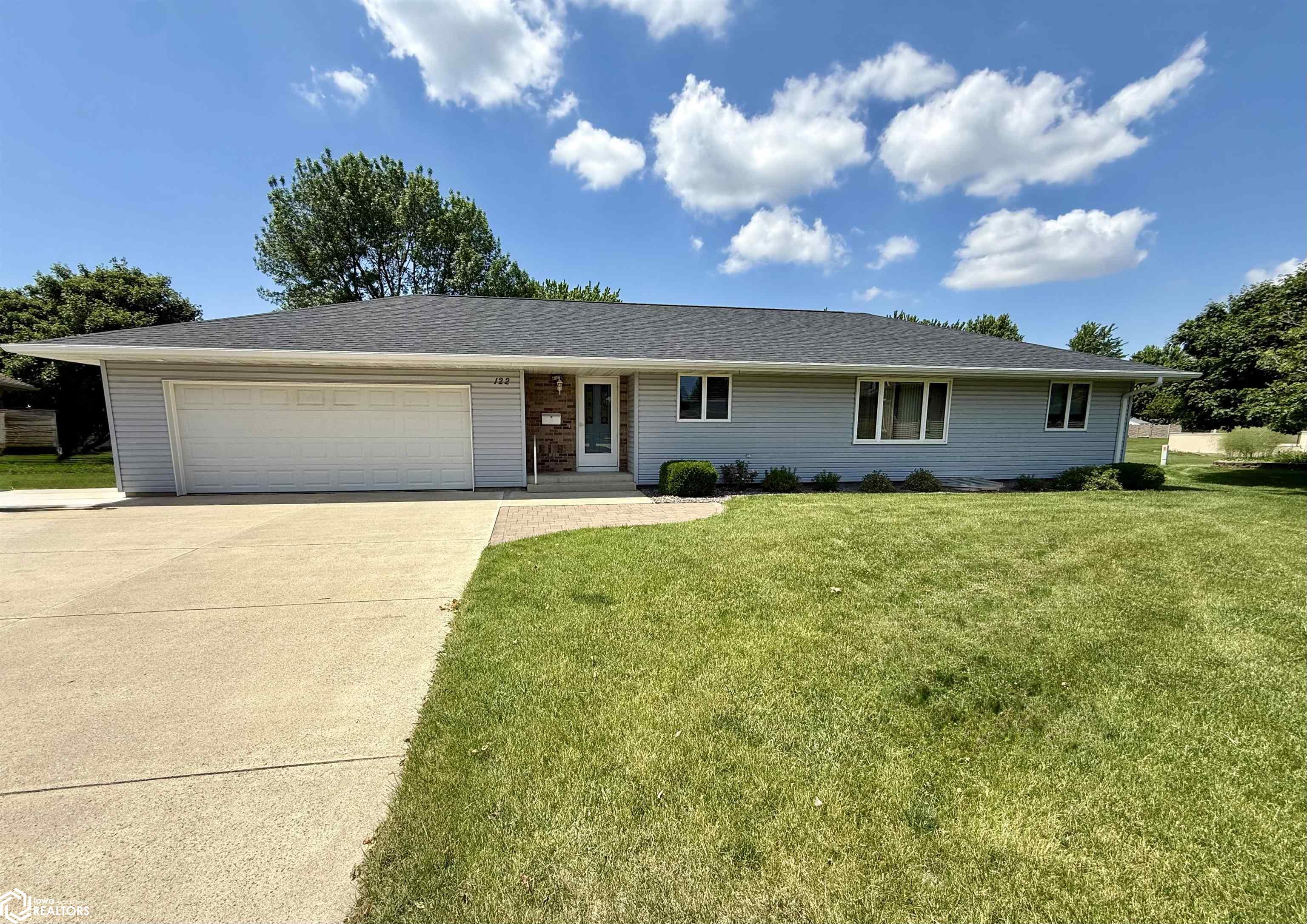 122 Parkside Drive — photo