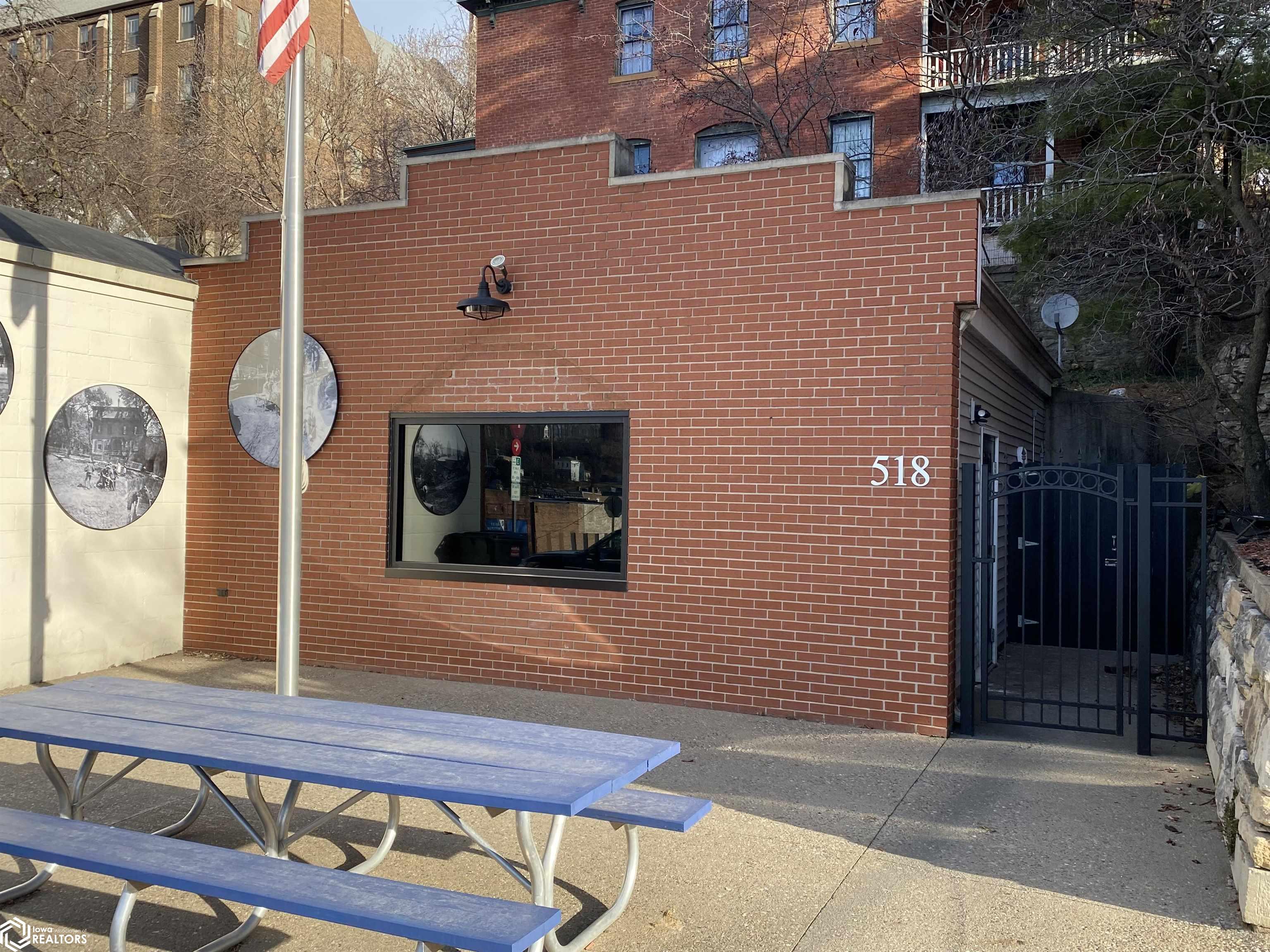 518 Washington Street — photo