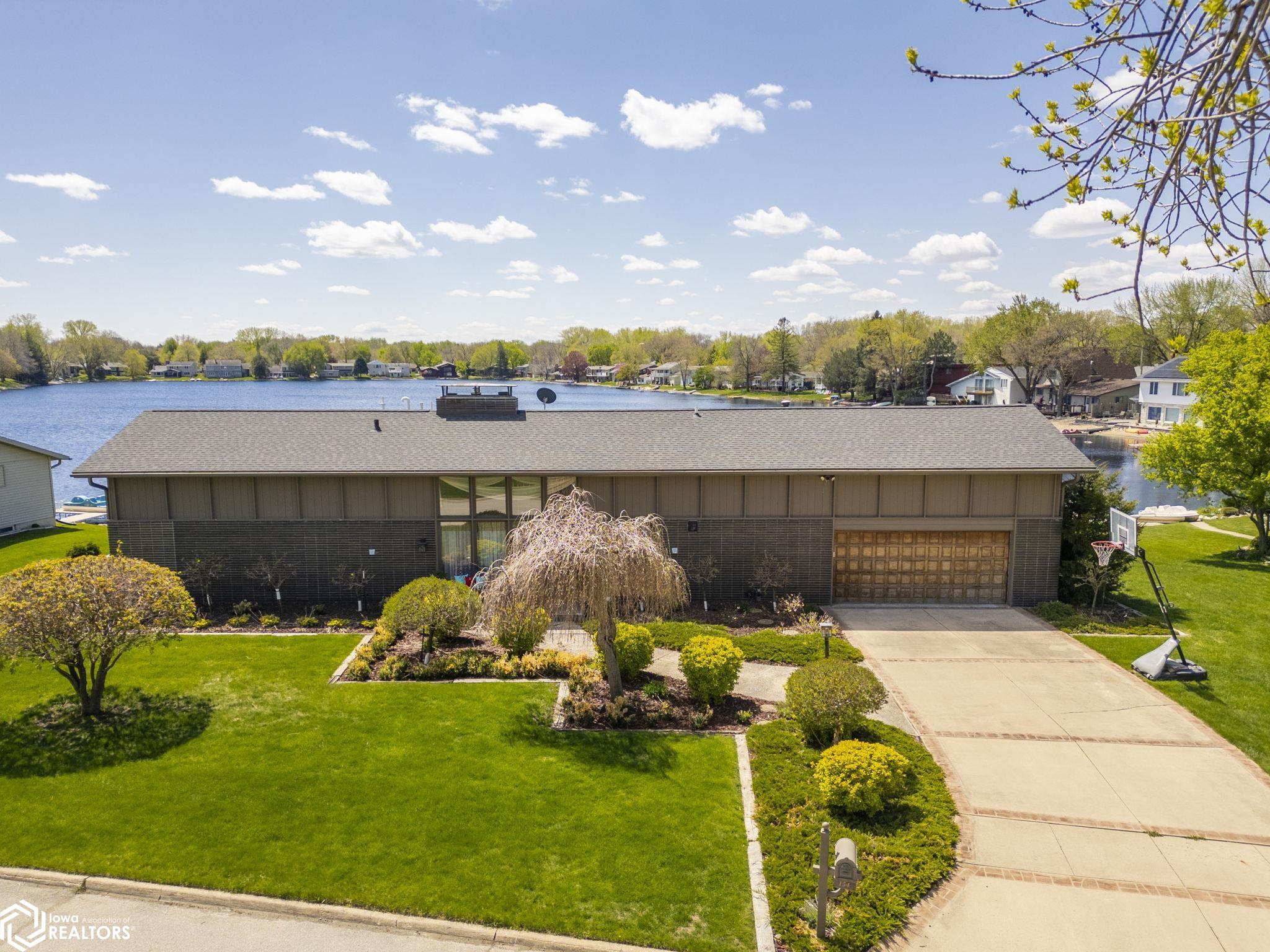 154 Lakeview Dr — photo