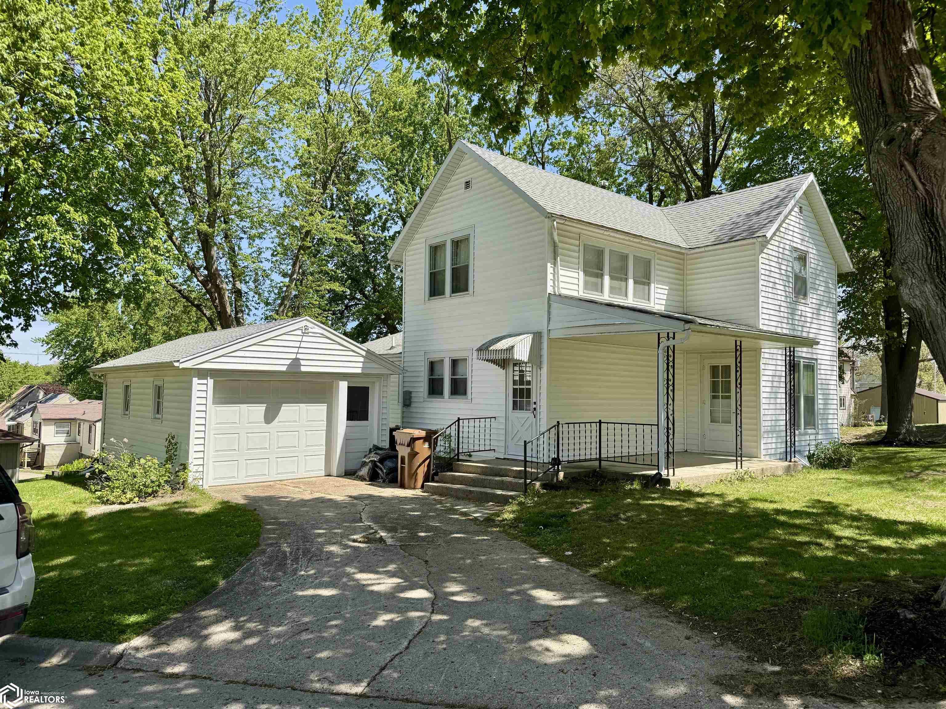 113 E Division Street — photo