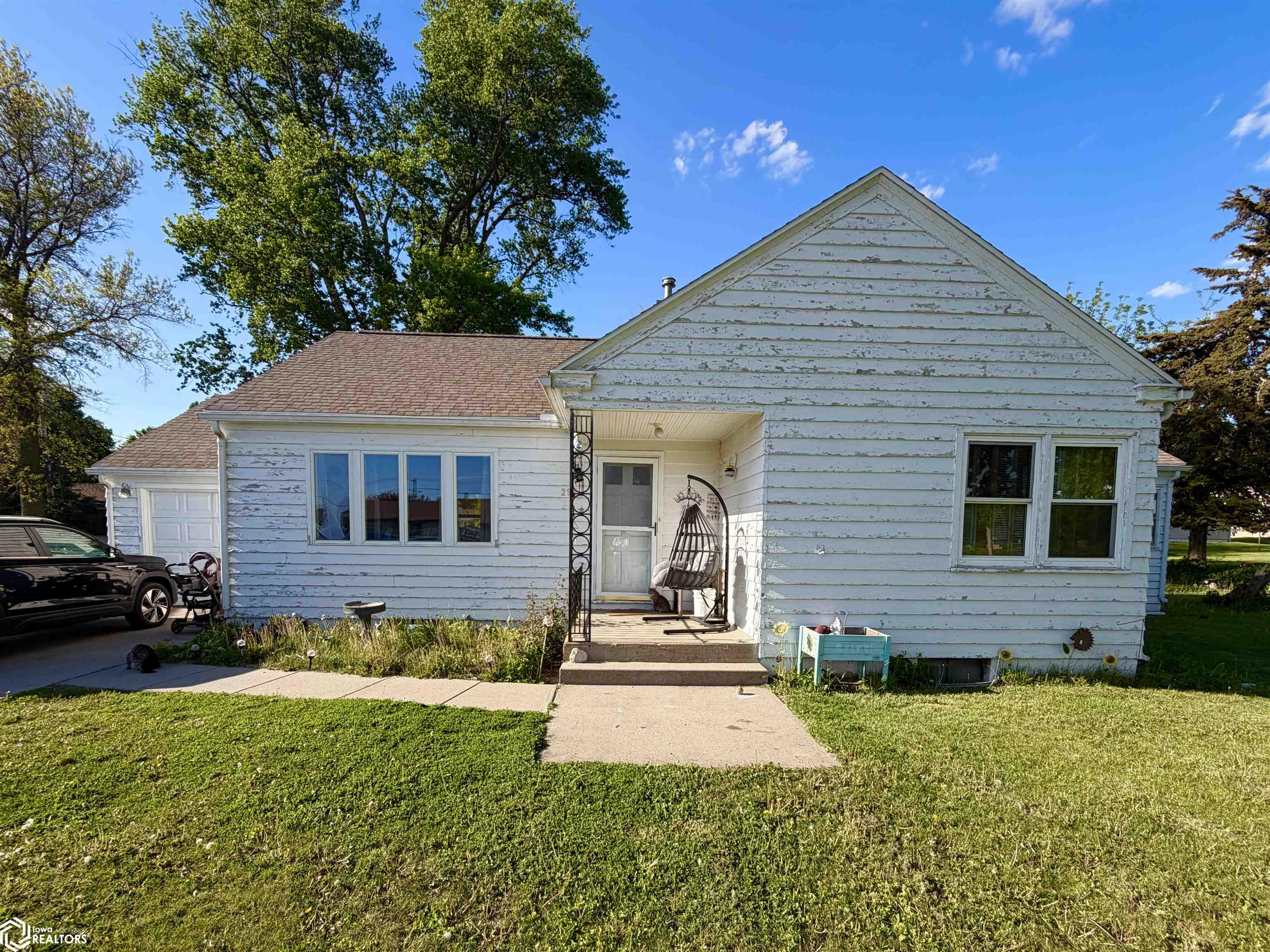 210 W Cedar Street — photo