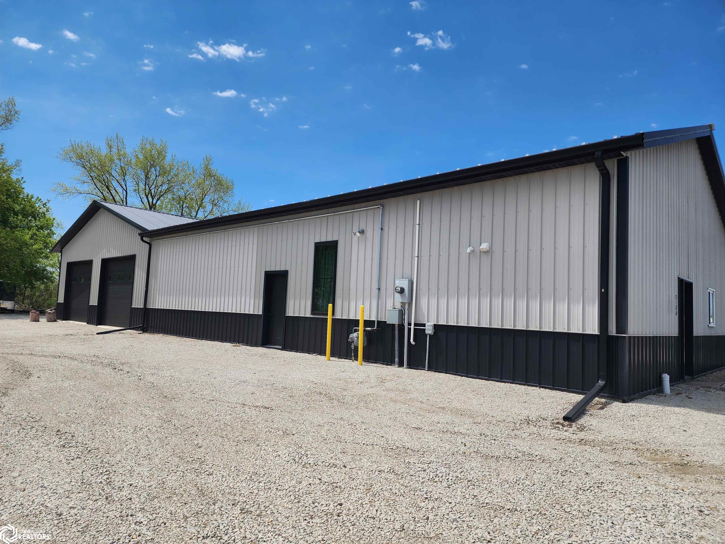 2120 E Oak Street — photo
