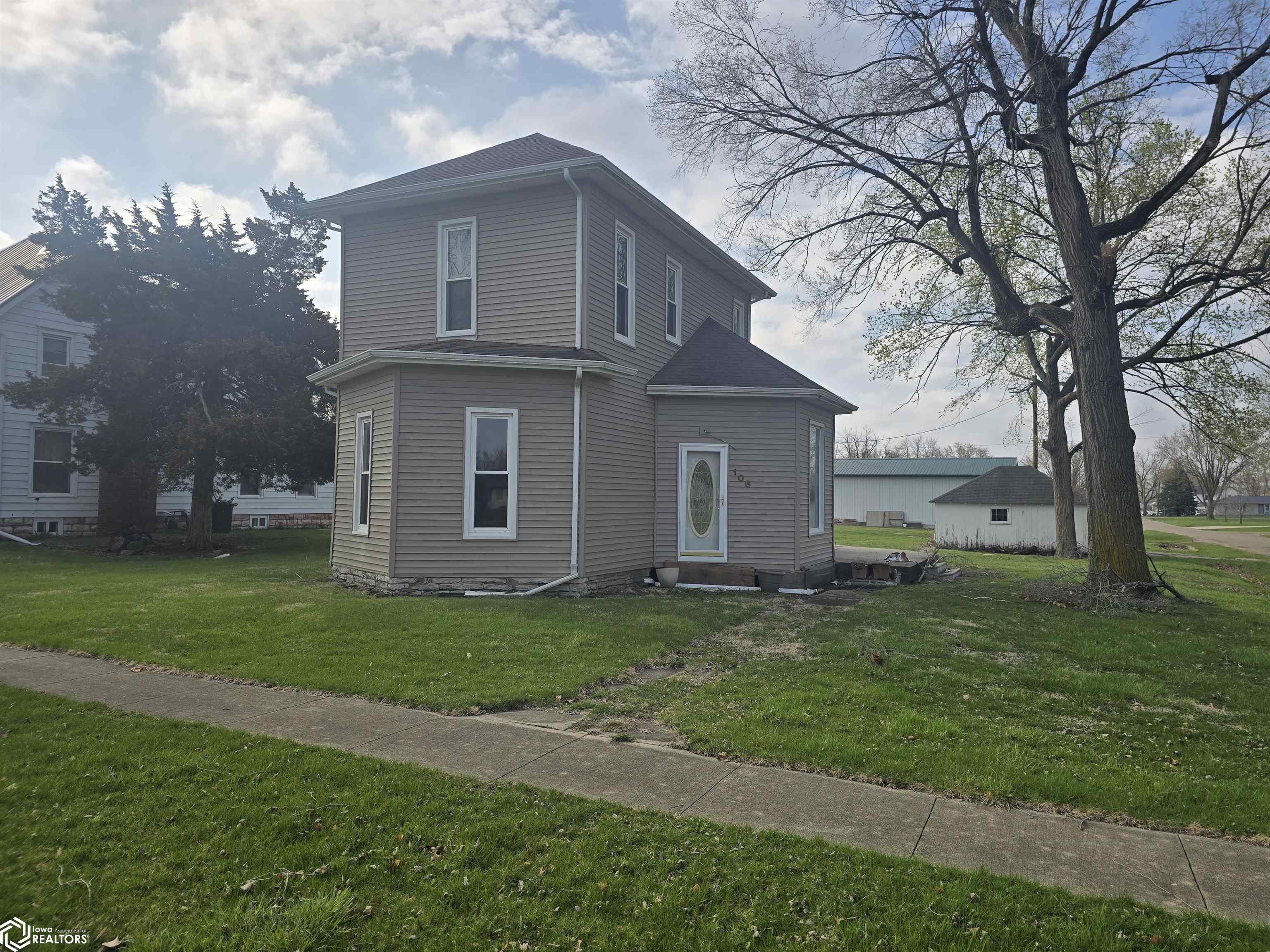 106 W Main Street — photo
