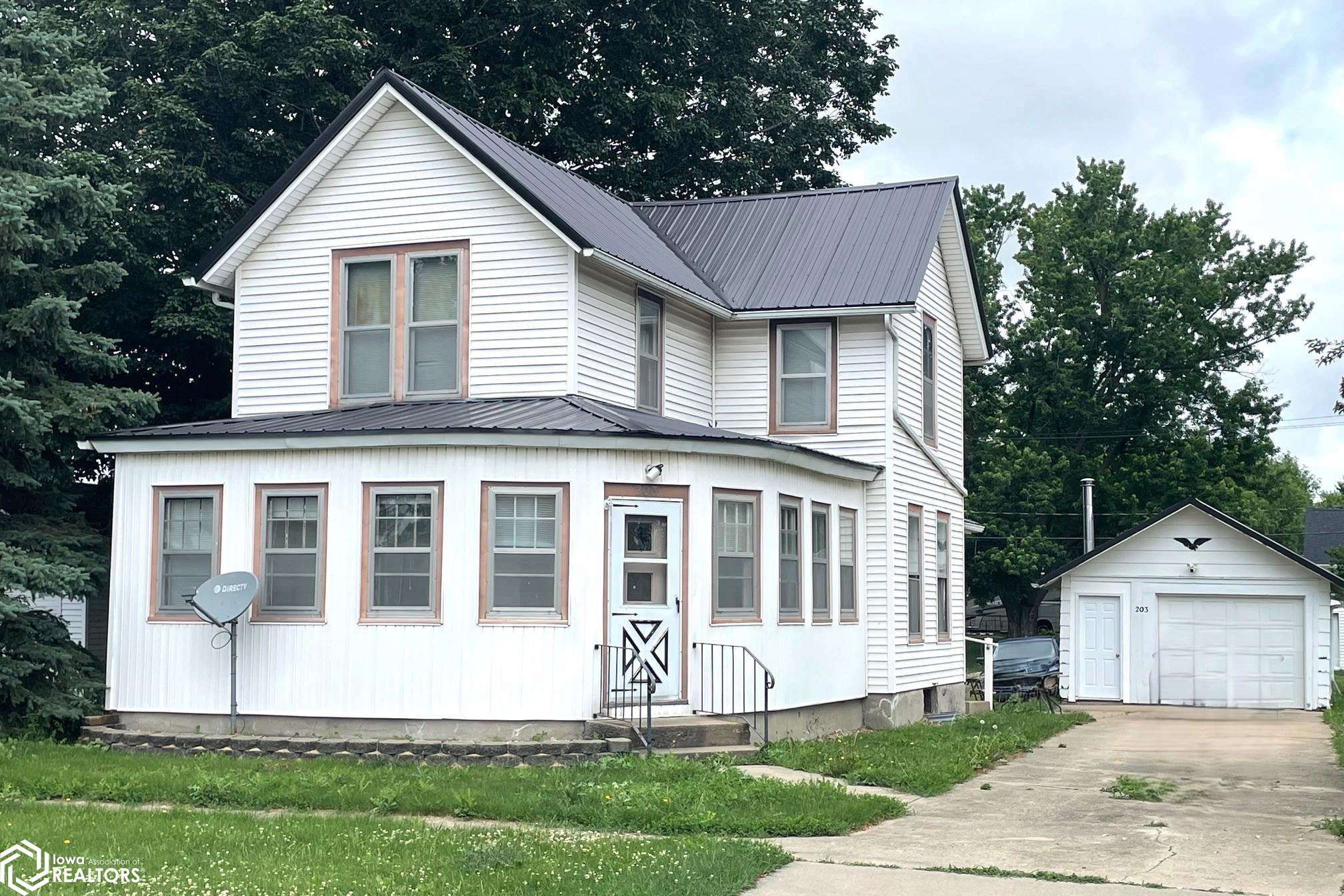 203 E Washington Street — photo