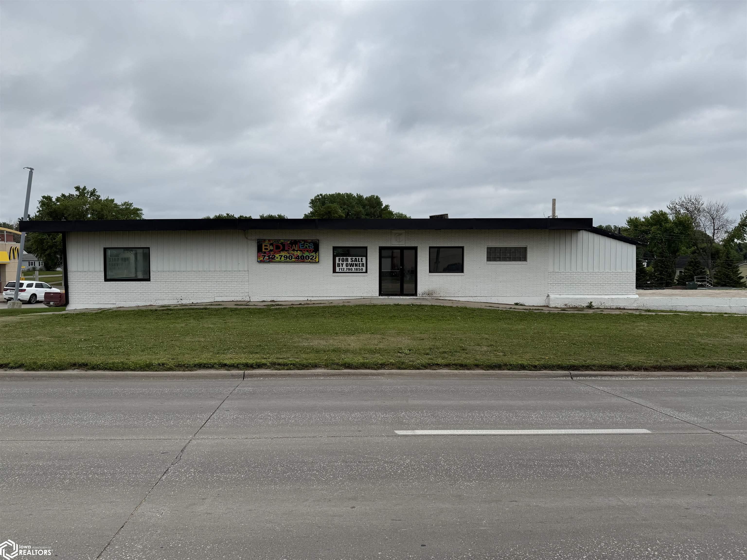 818 W US Highway 30 — photo