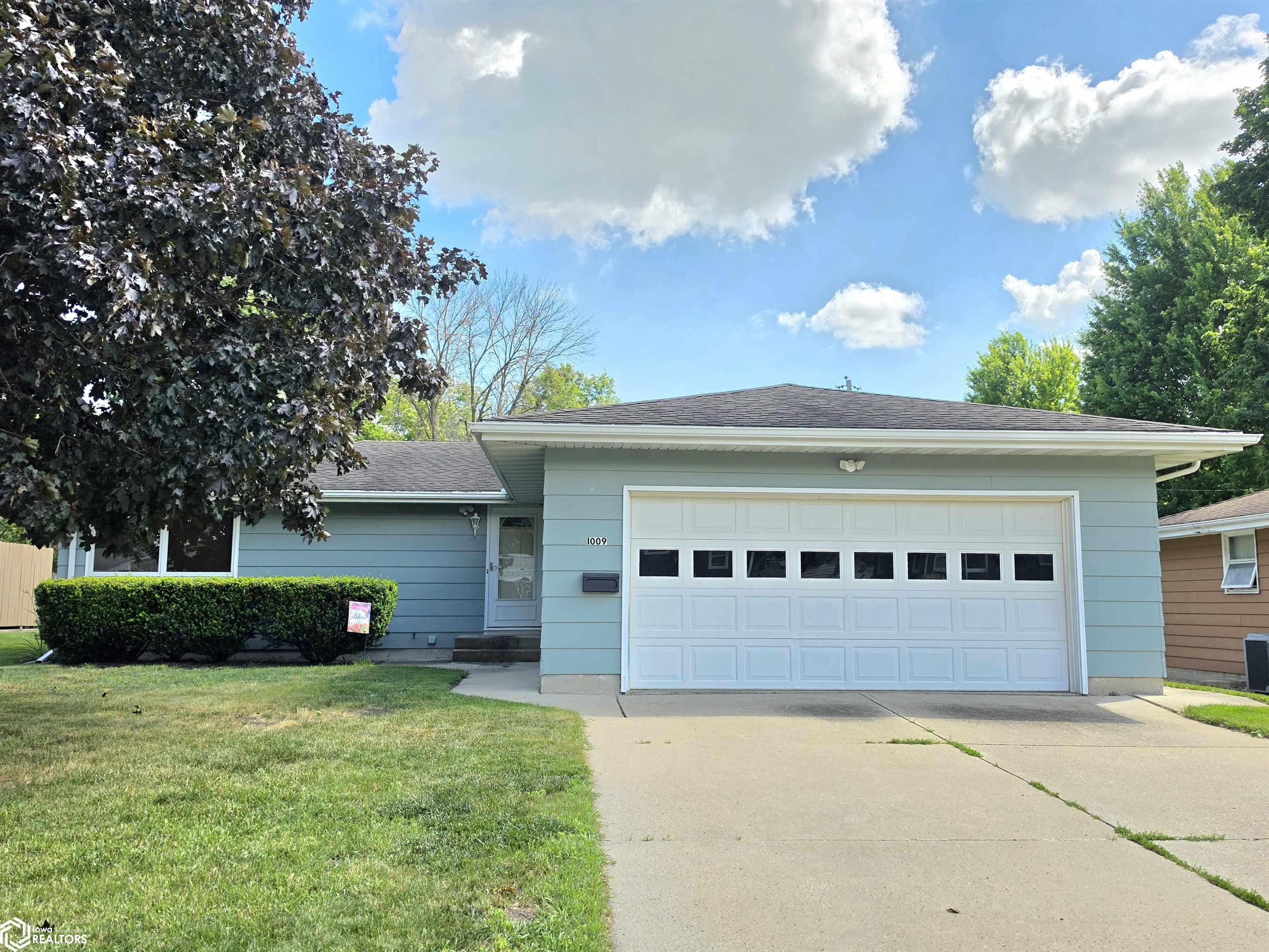 1009 Manor Drive — photo