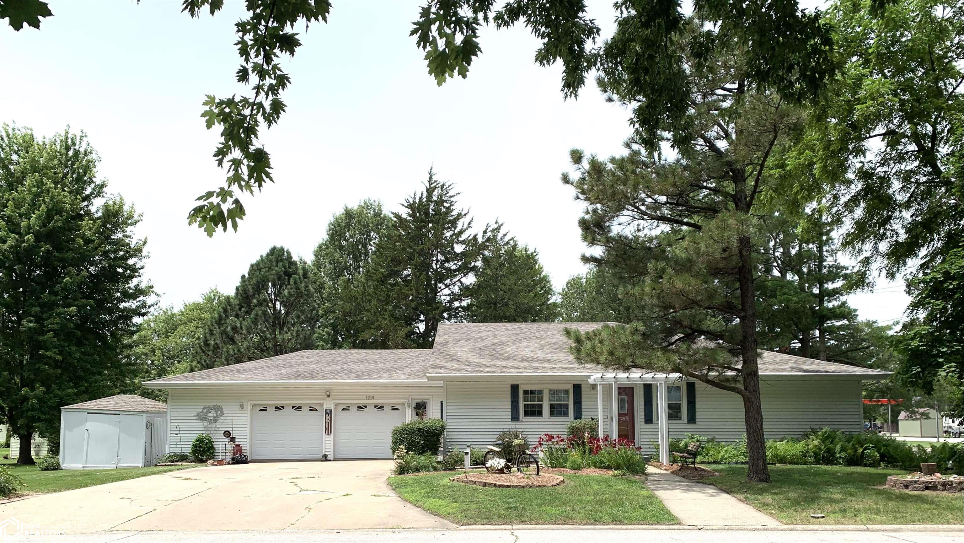 1214 N Poplar Street — photo