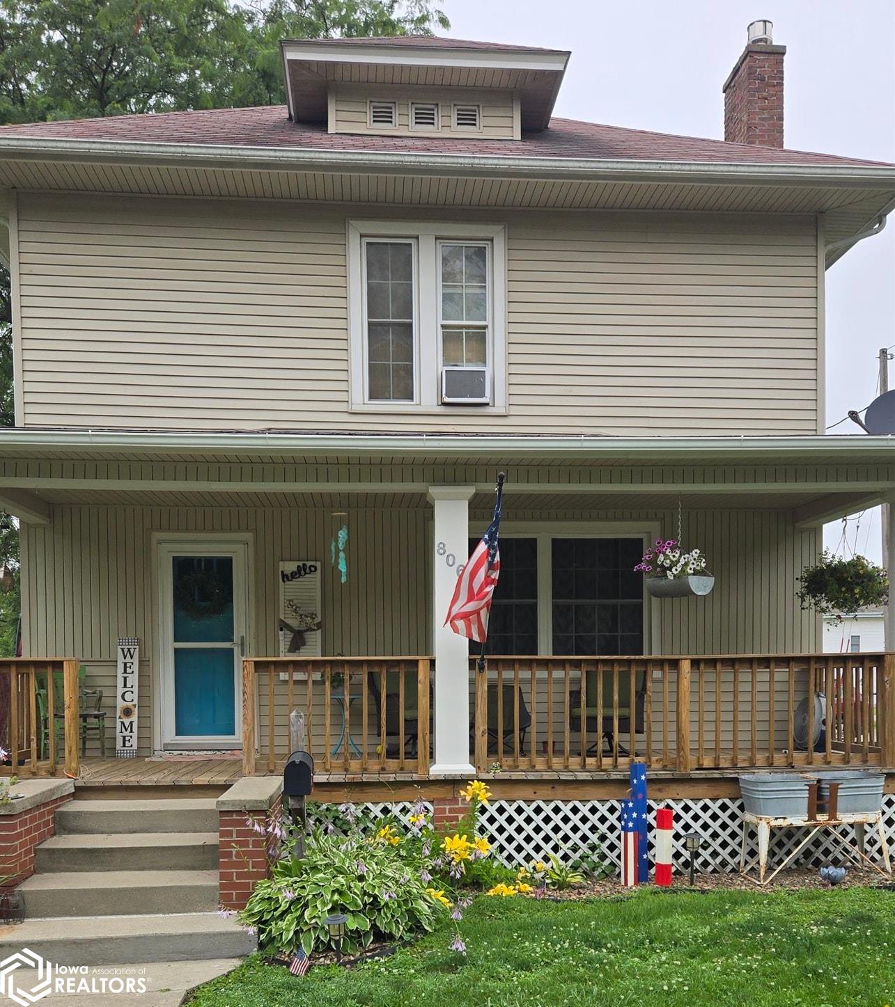 806 NW School Street — photo