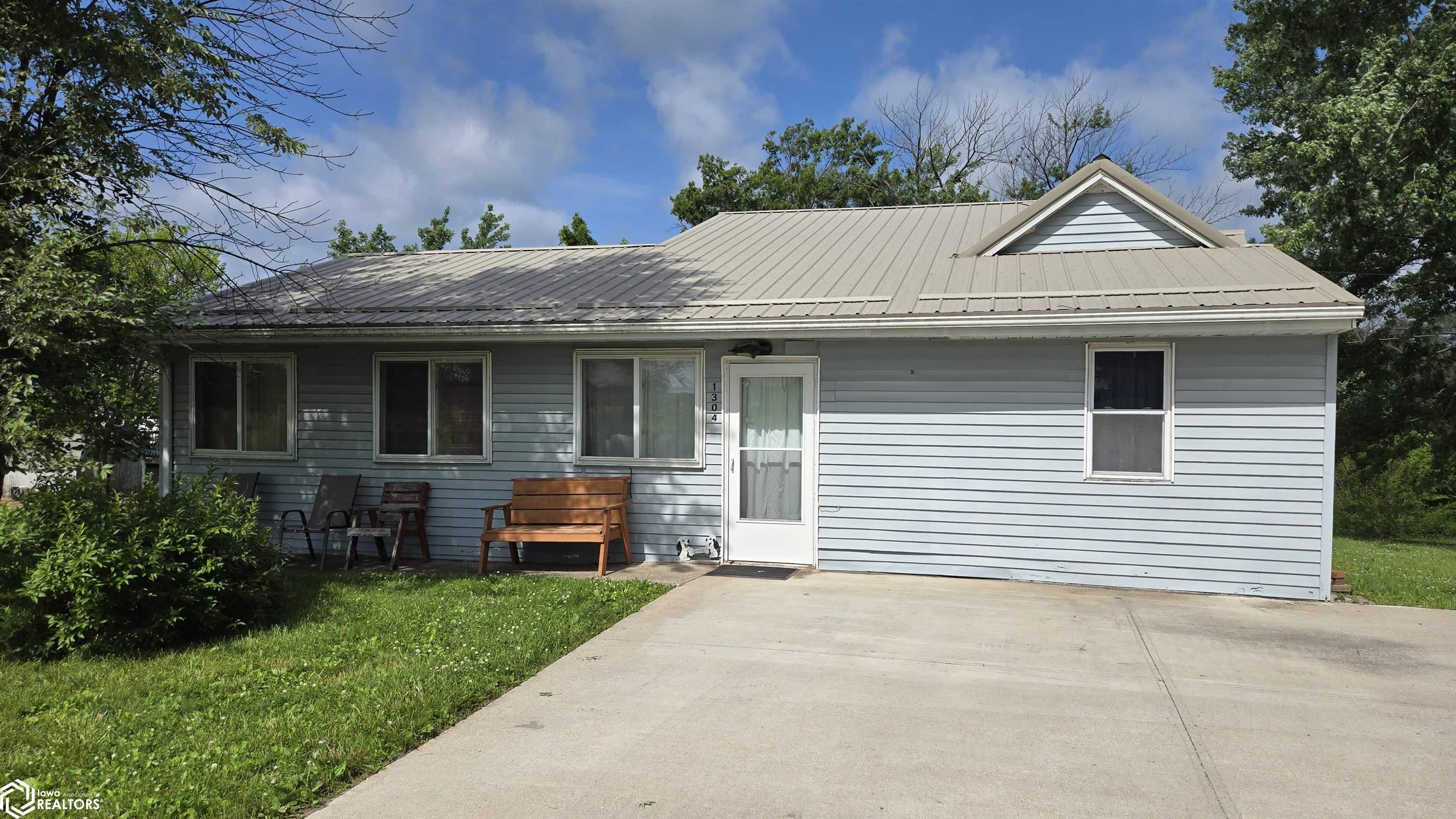 1304 SE Poplar Street — photo