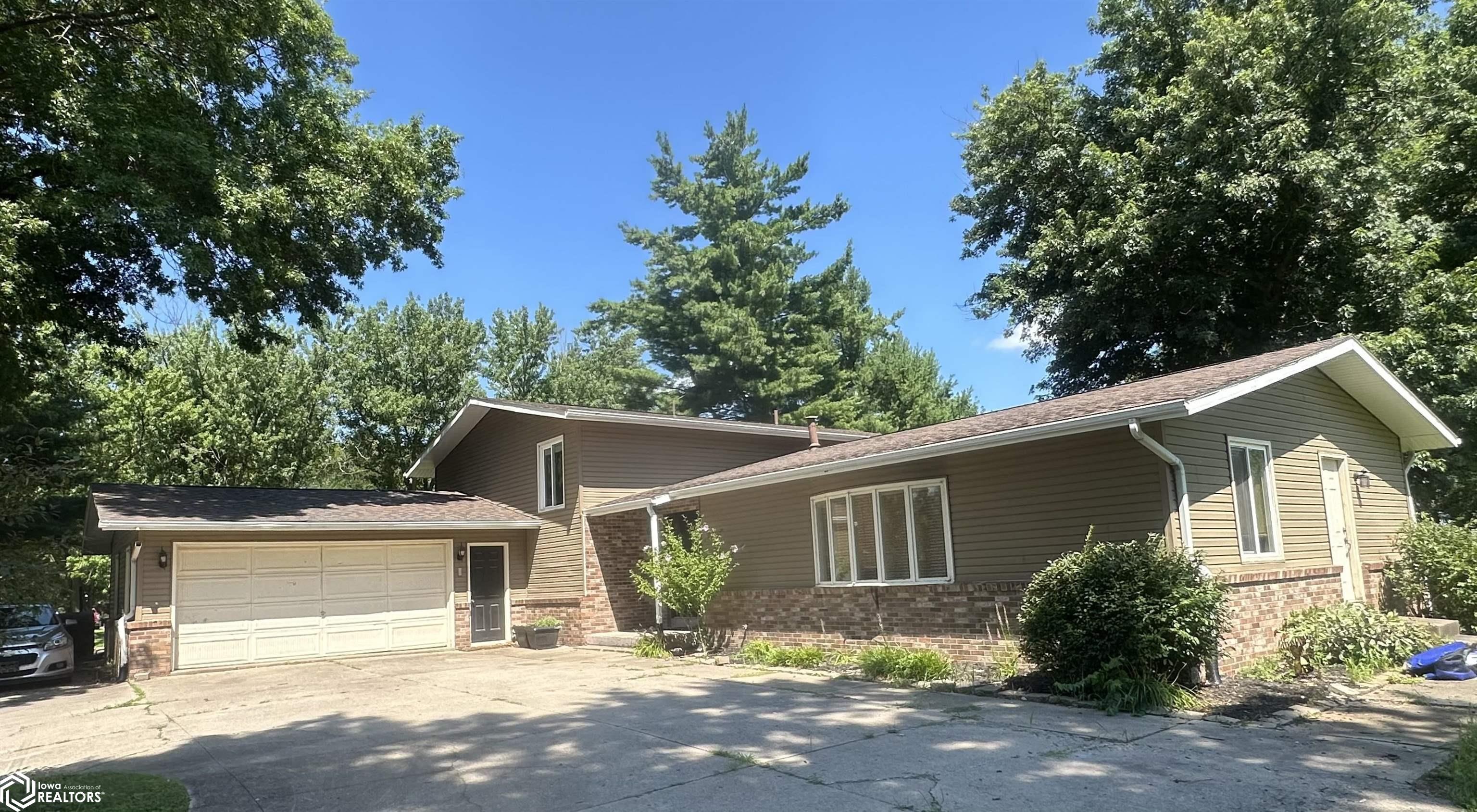 912 Country Lane Drive — photo