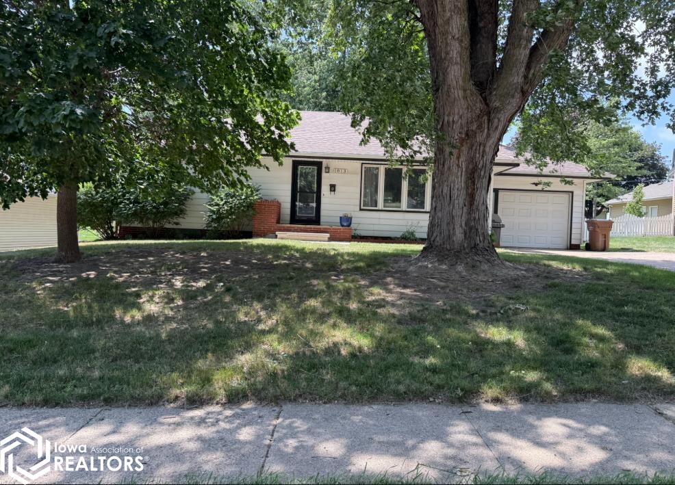 1813 Crestview Drive — photo