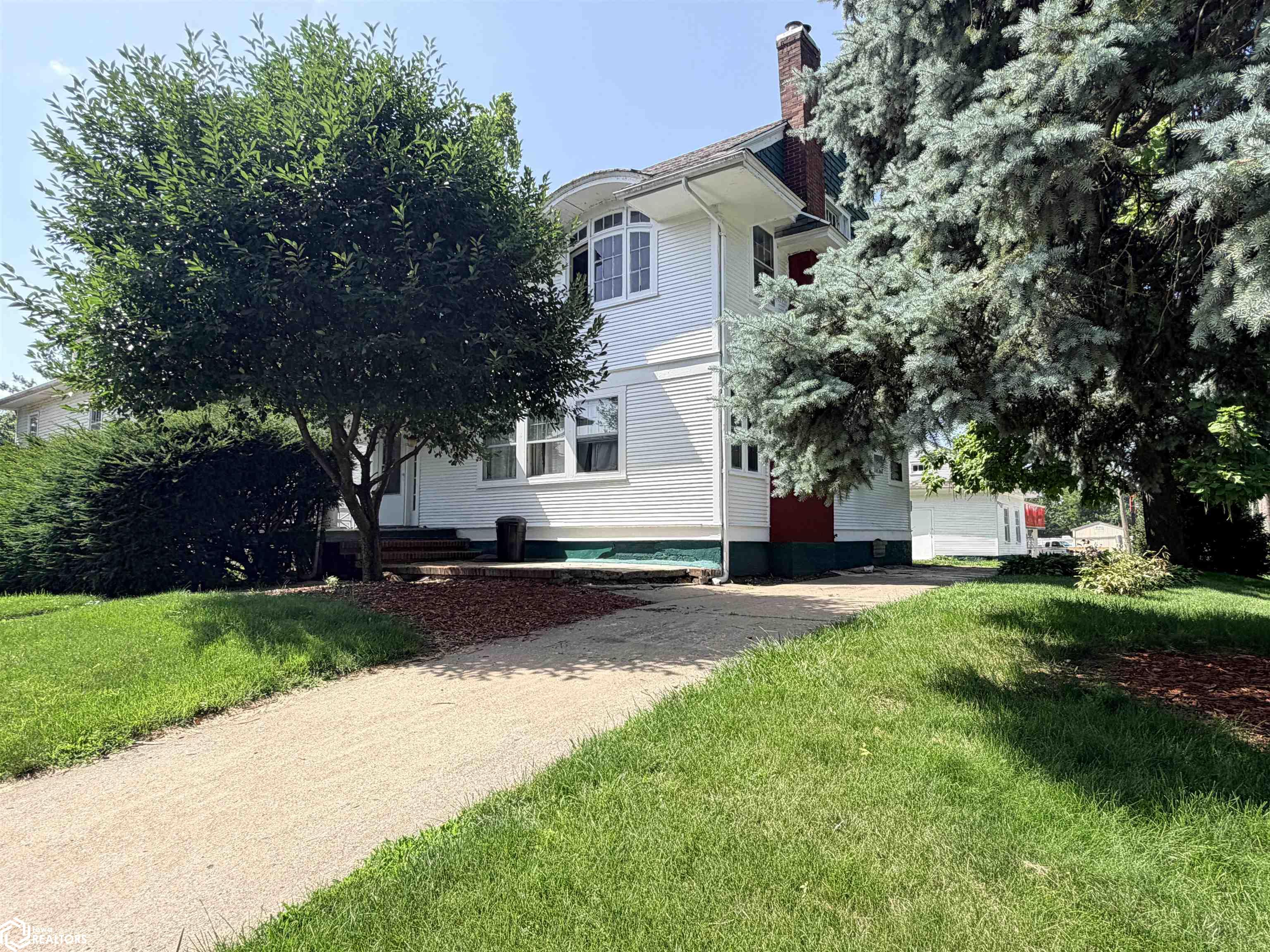 810 W Walnut Street — photo