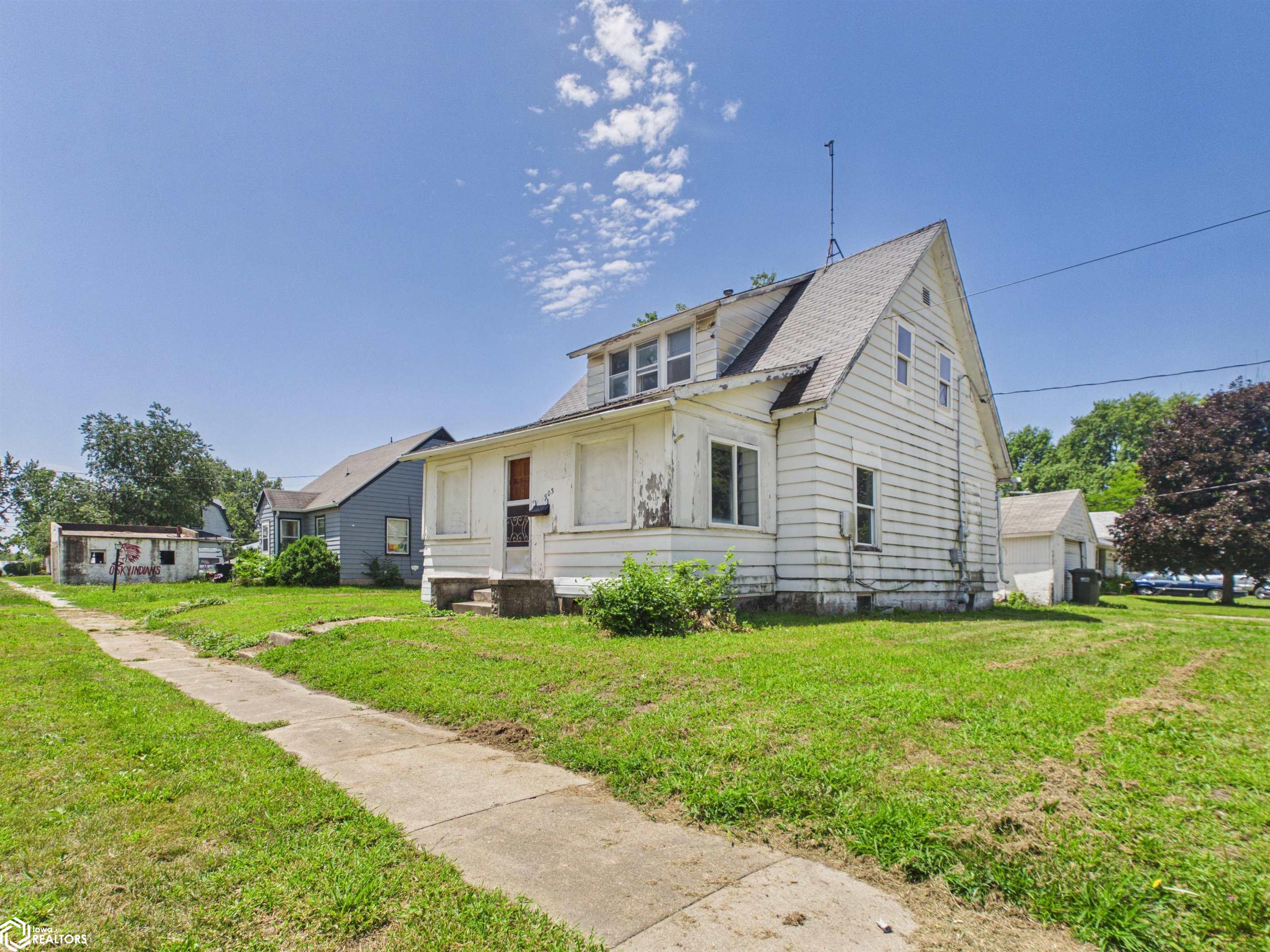903 S 11th Street — photo