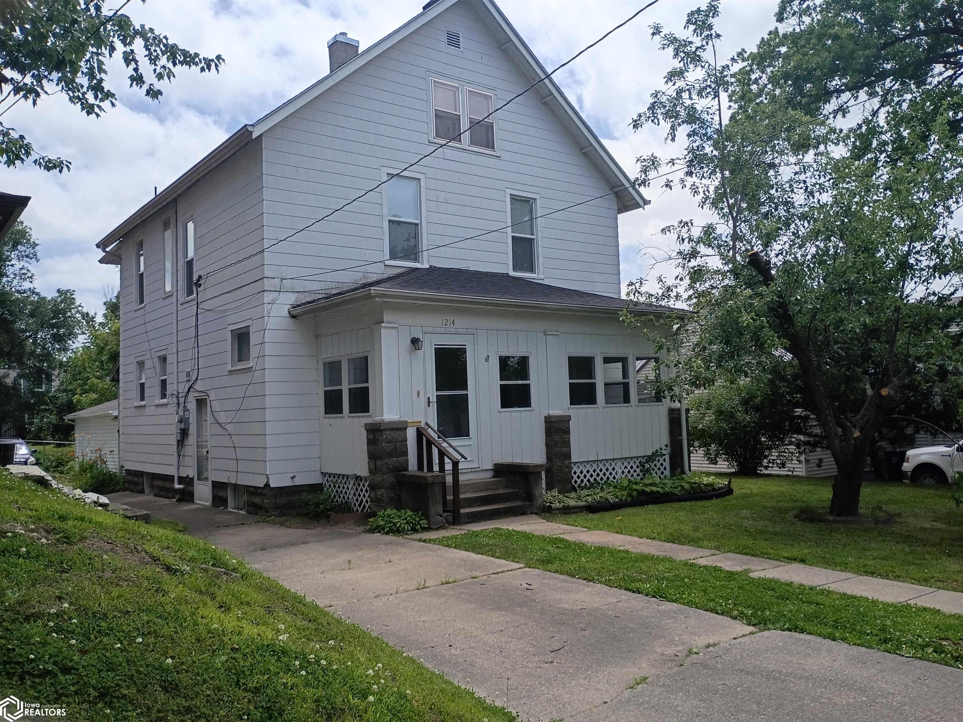 1214 E Fourth Street — photo