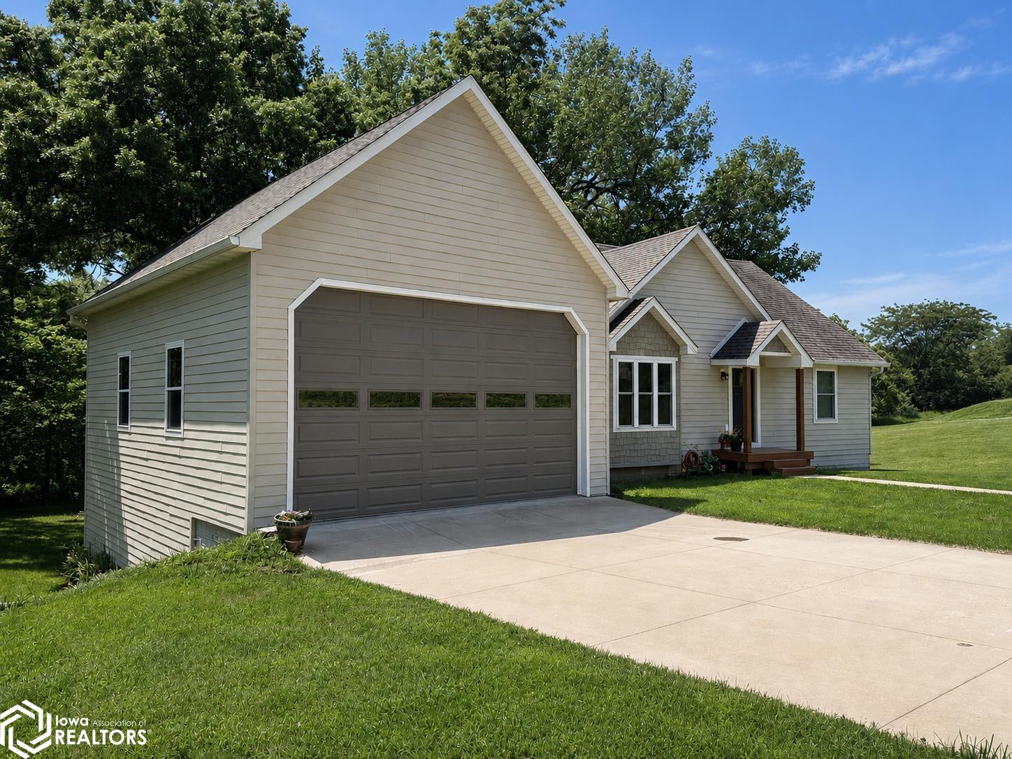 17587 Lakeshore Drive — photo