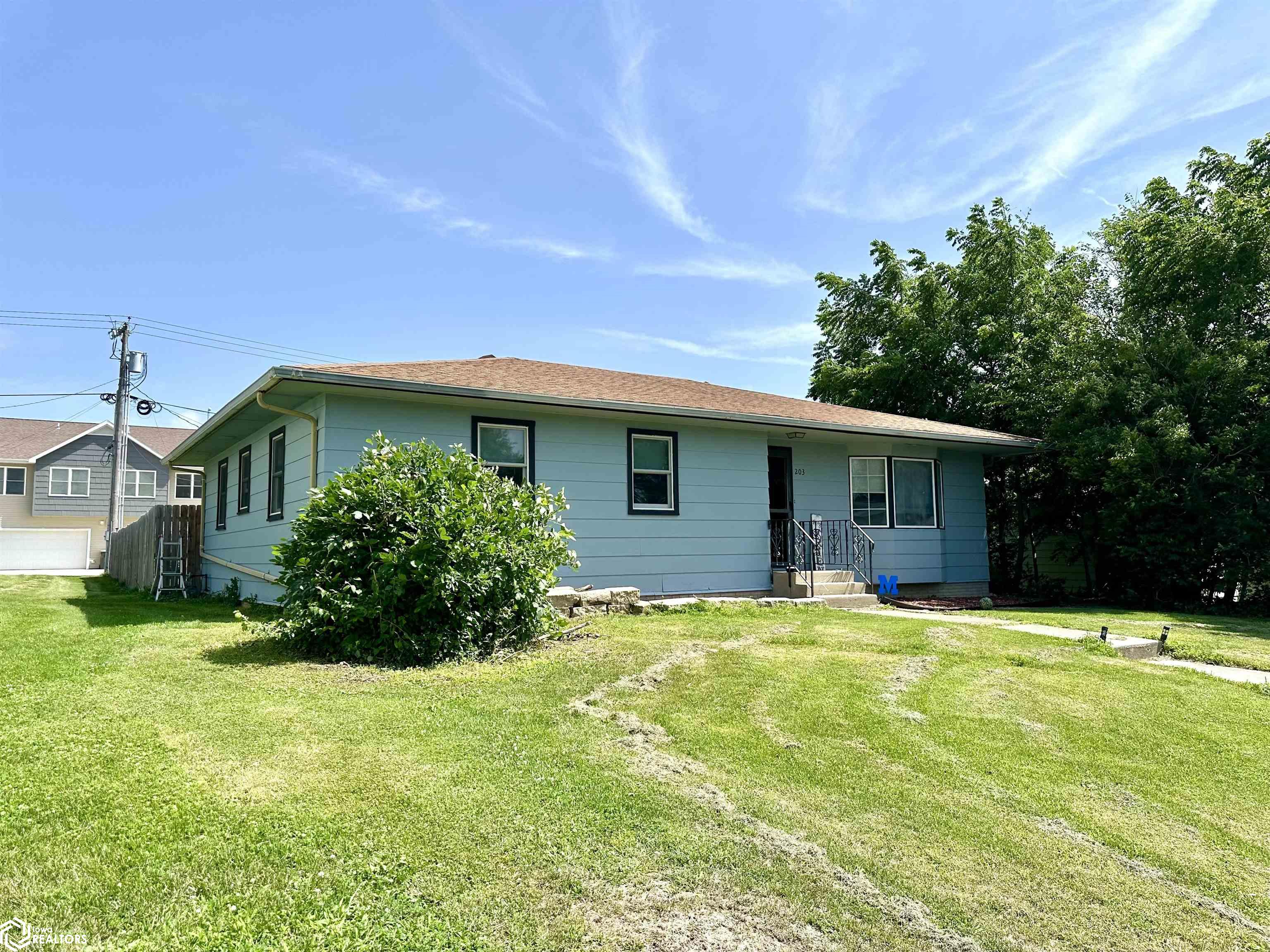 203 E Dallas Street — photo