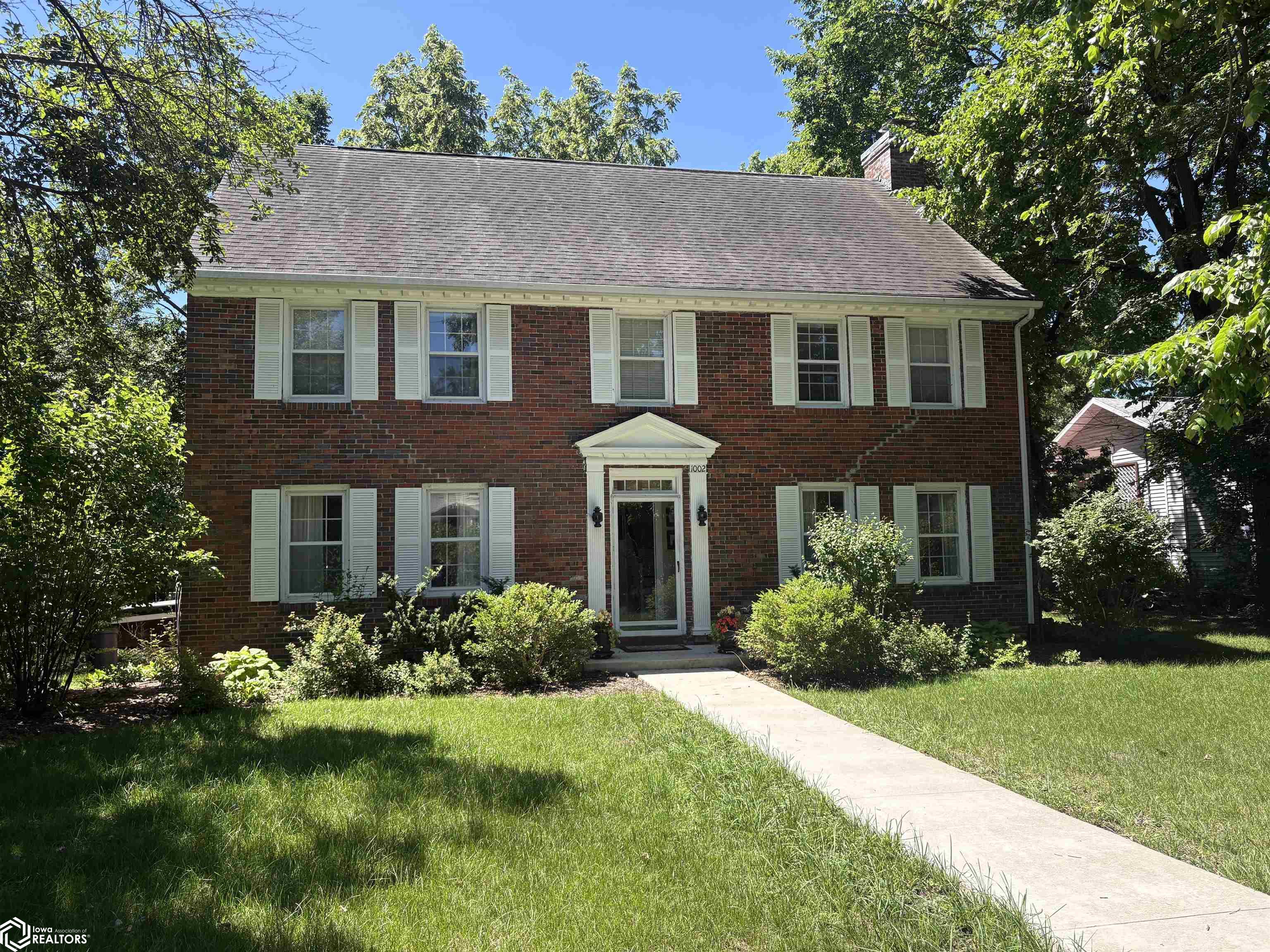 1002 E Burlington Avenue — photo