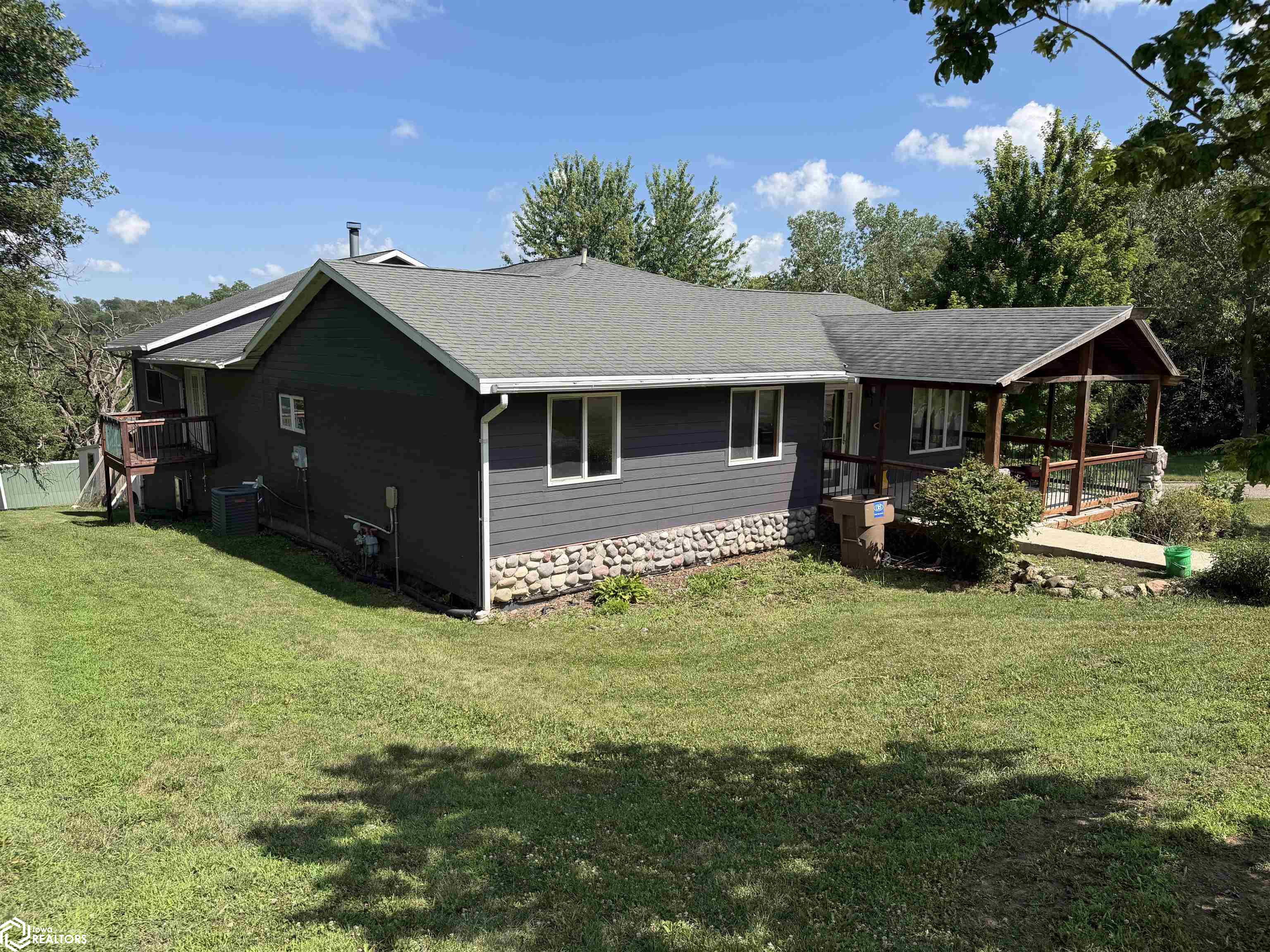 102 Cardinal Drive — photo