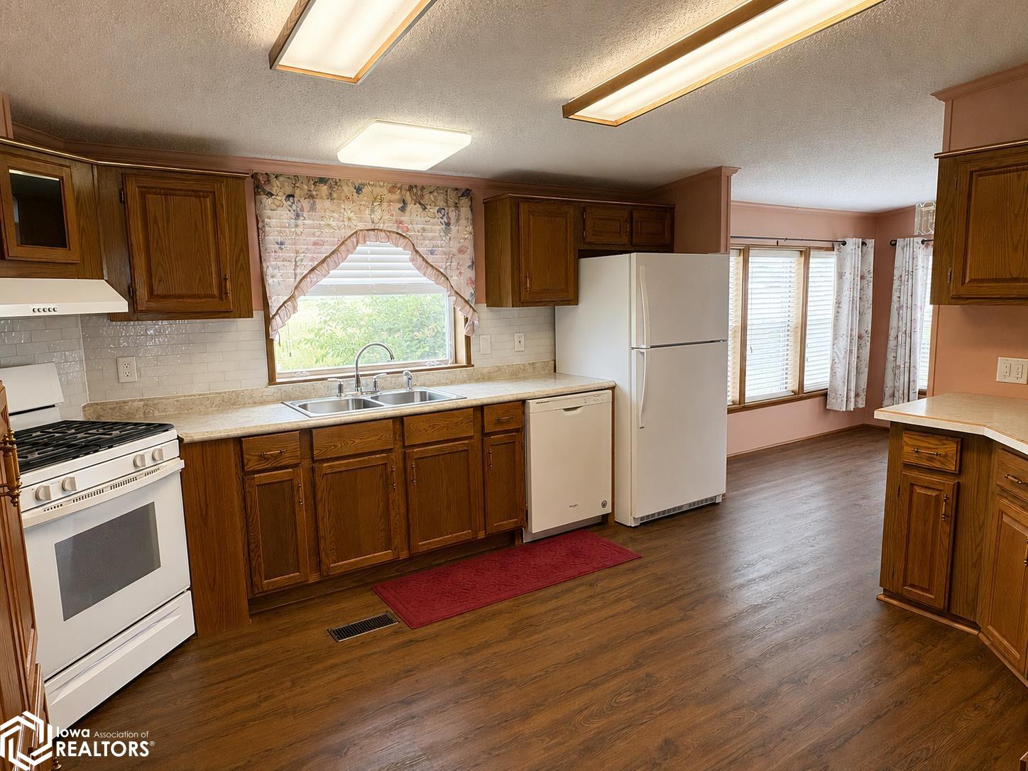 405 Varnum Street, Eldon, IA 52554 — photo 3