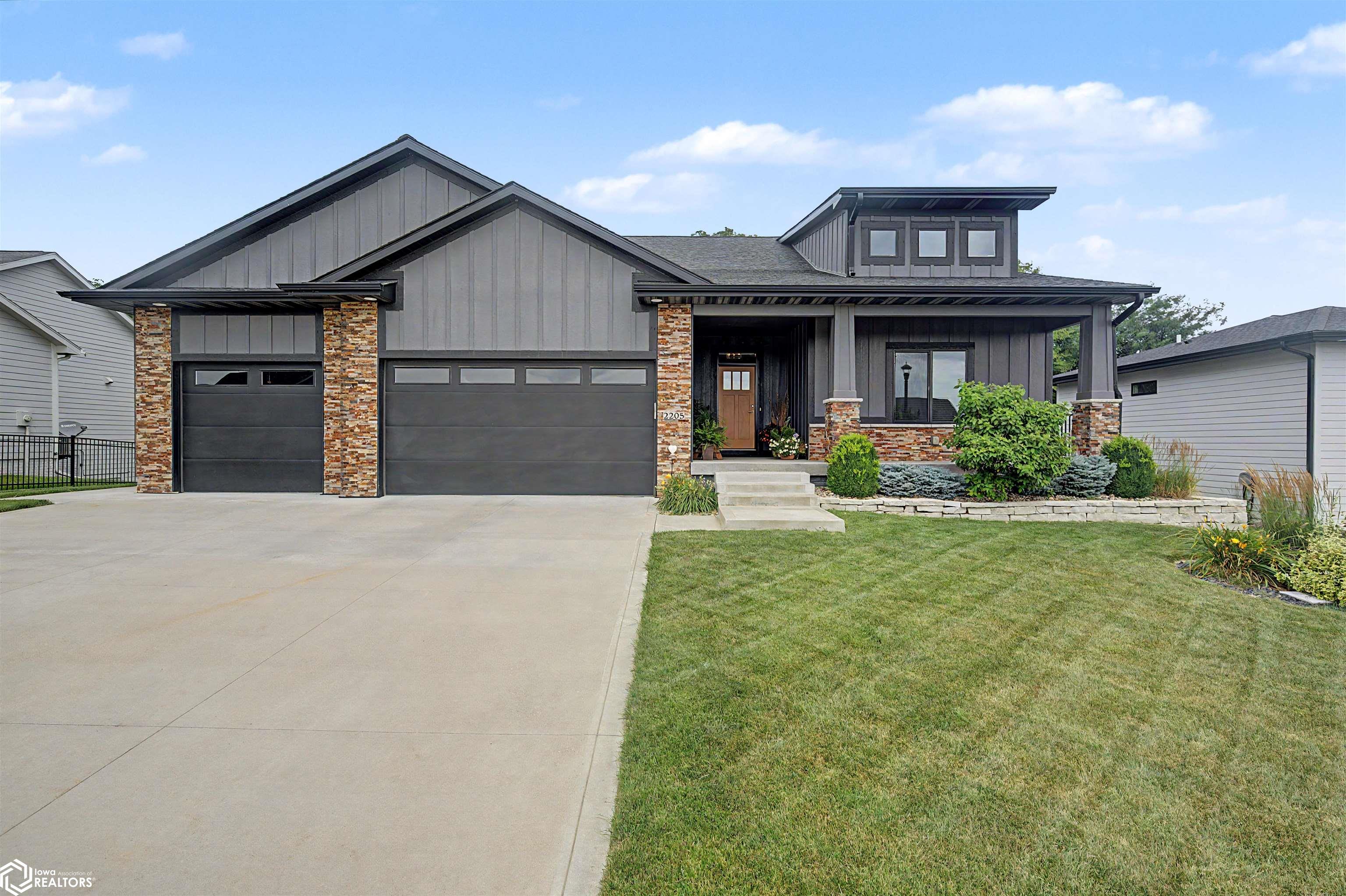 2205 NE Heritage Drive — photo