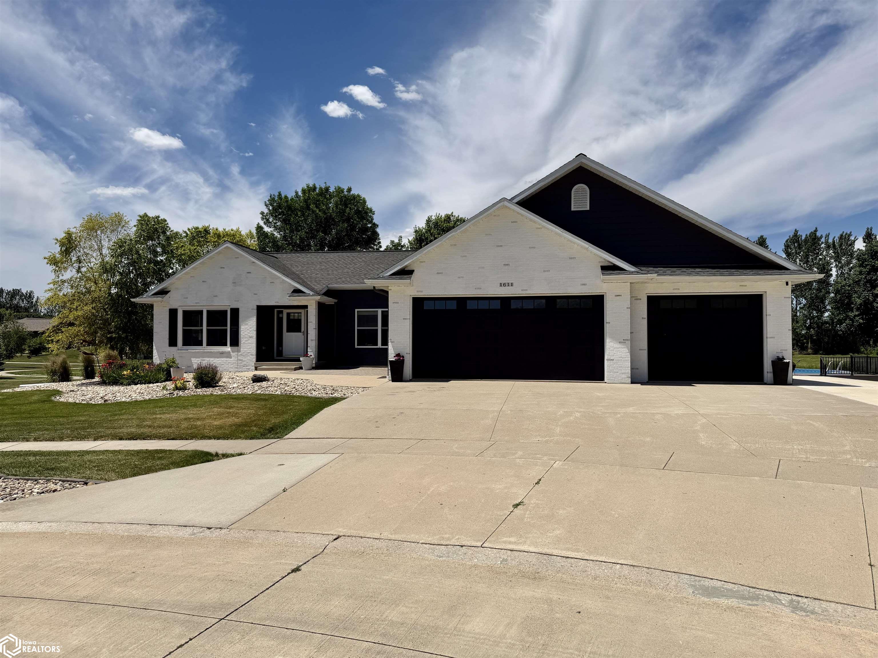 1611 Willow Place — photo