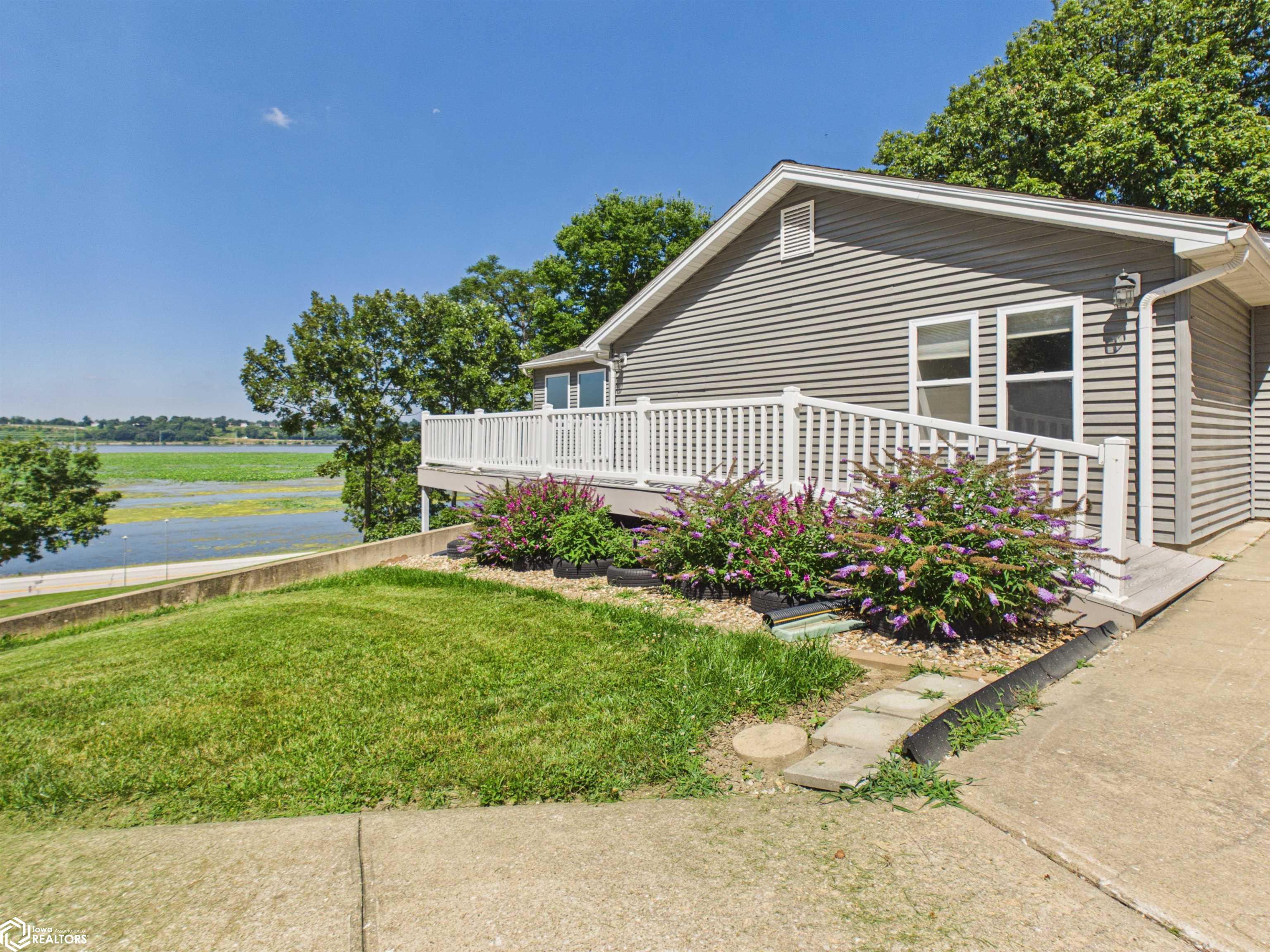 1513 N State Hwy 96 — photo