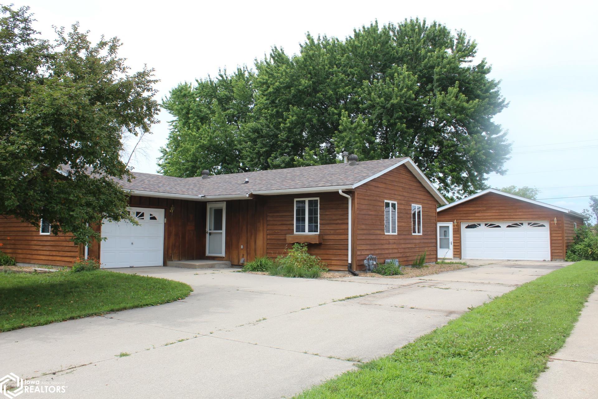 109 Oakridge Drive — photo