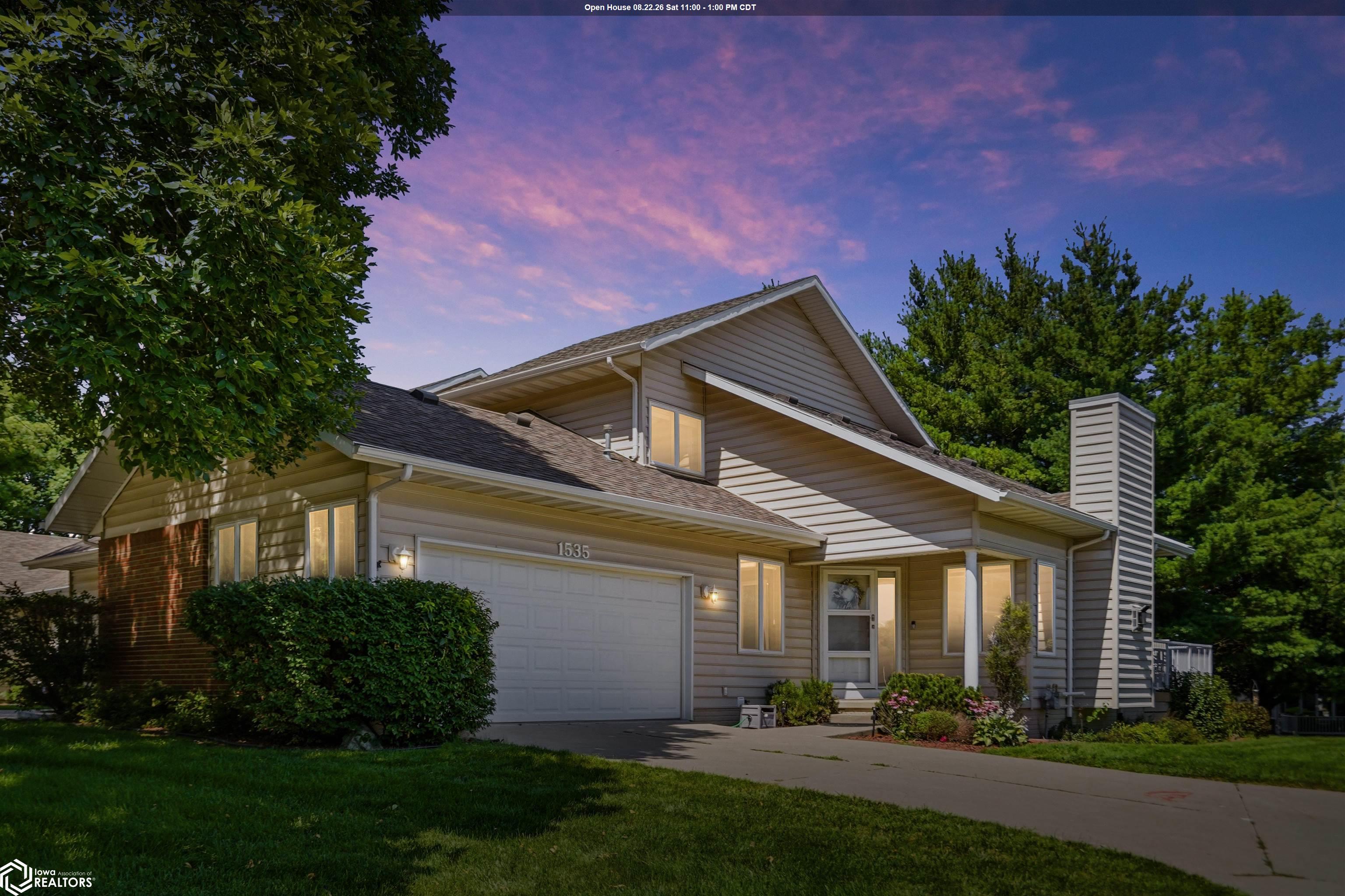 1535 Castlegar Court — photo