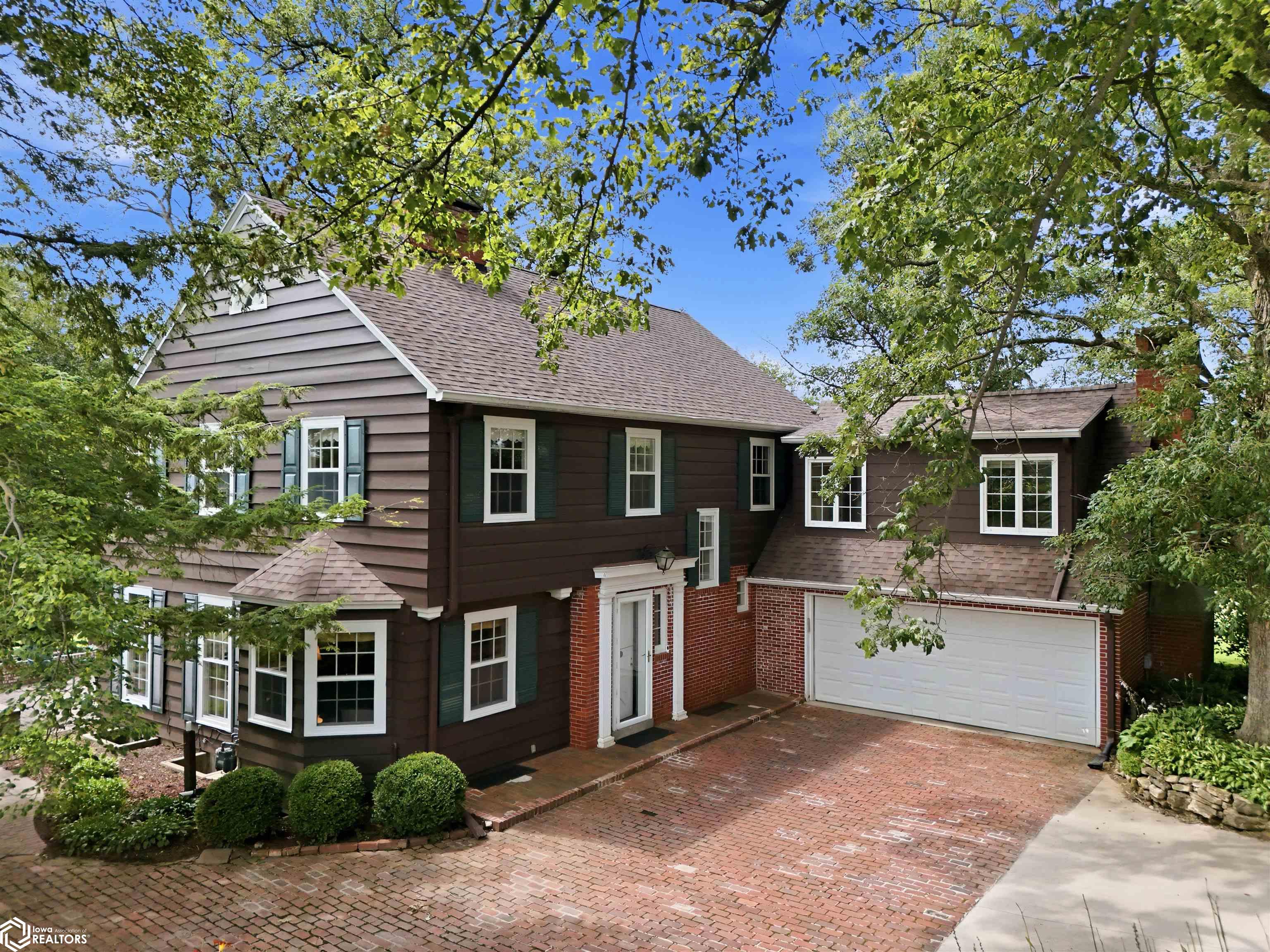1743 Country Club Lane — photo