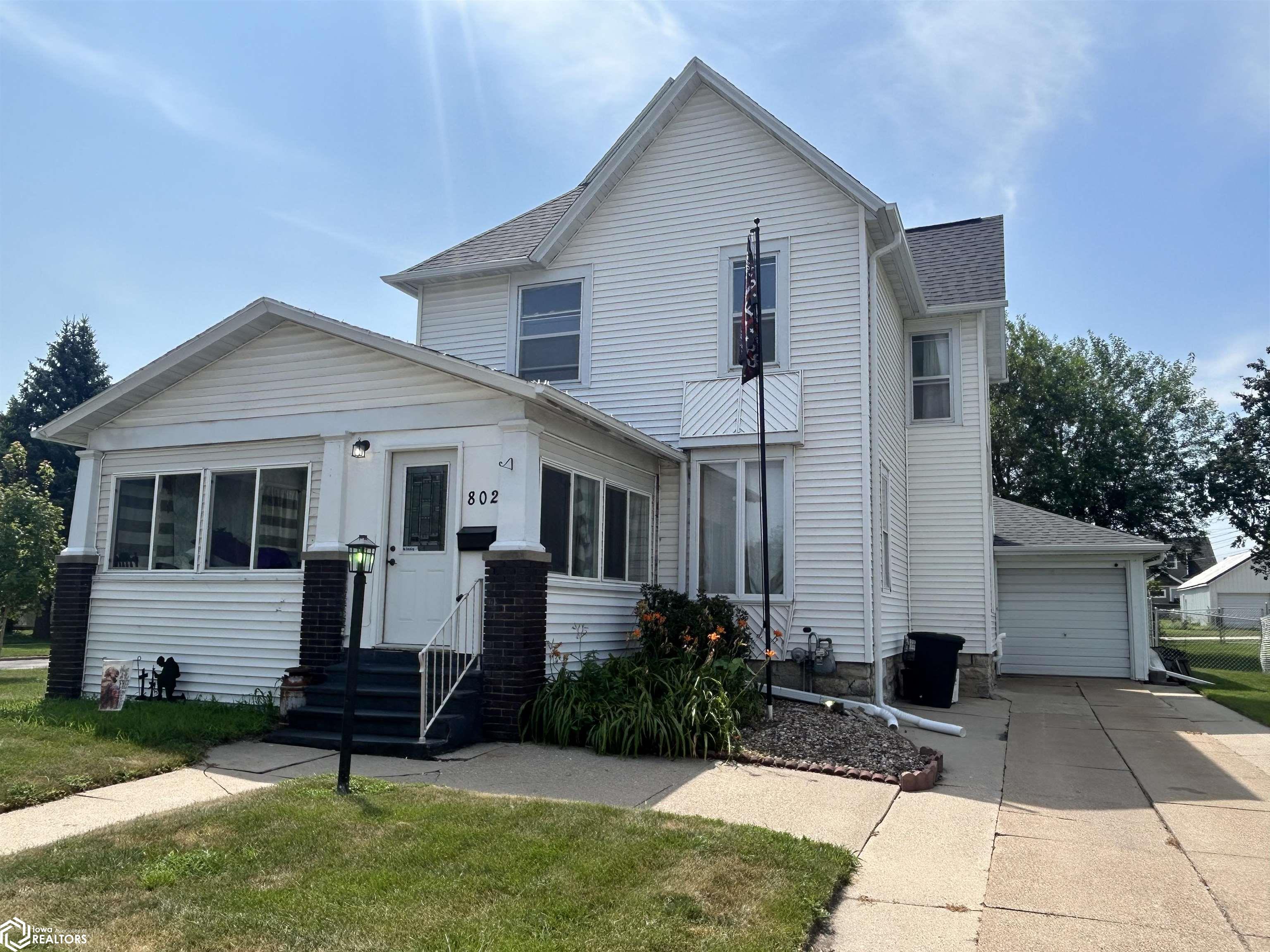 802 W Linn Street — photo