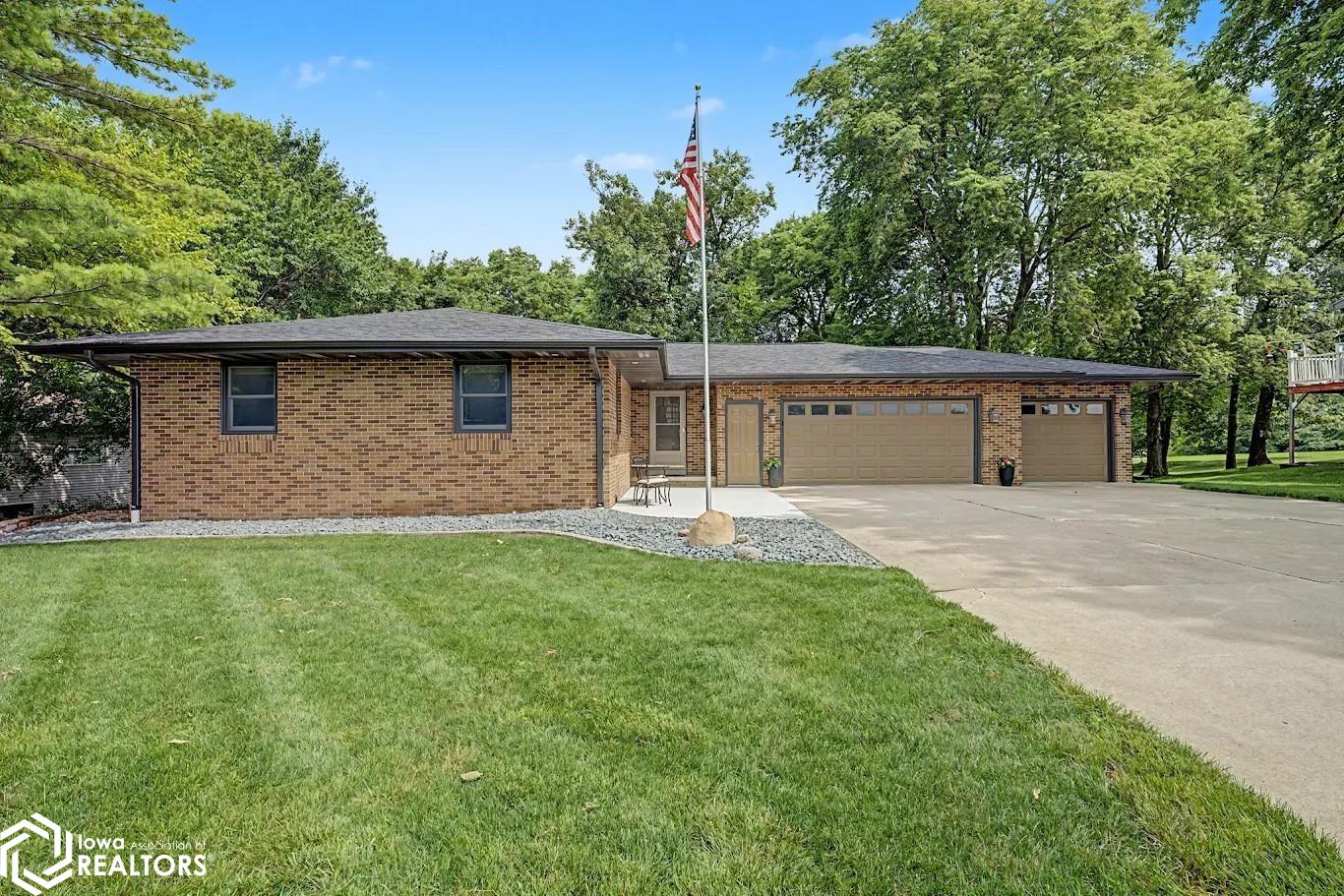 2349 Lake View Drive — photo