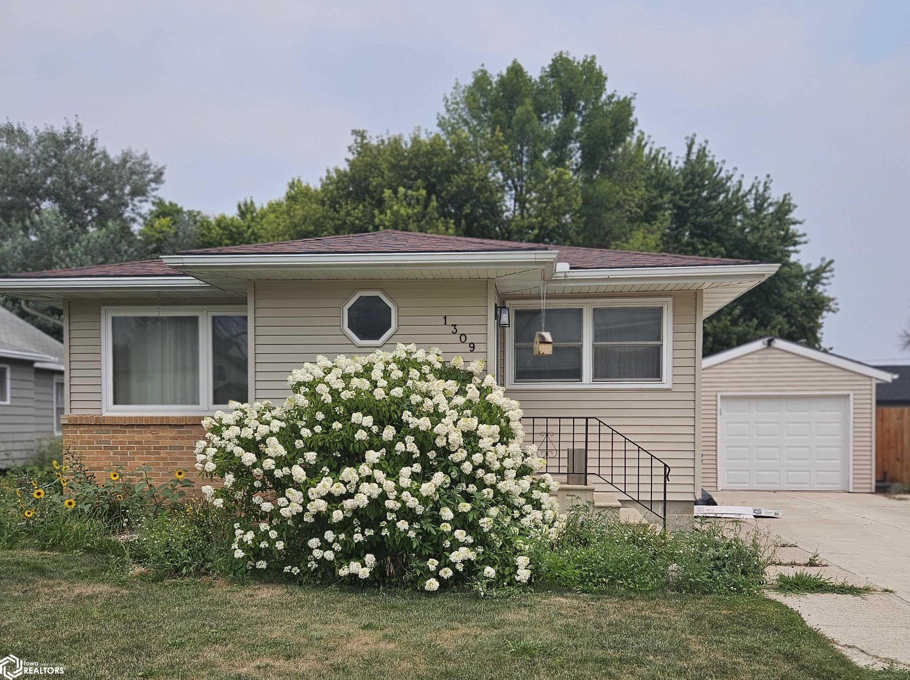 1309 E Elm Street — photo