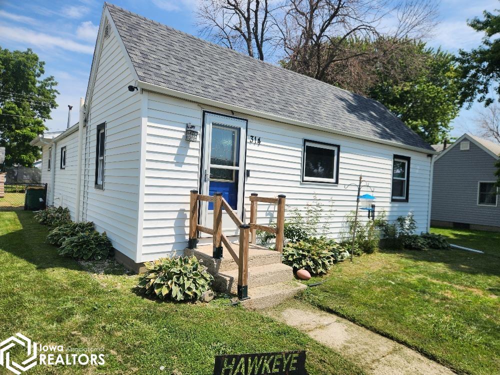 314 E 1st Street — photo