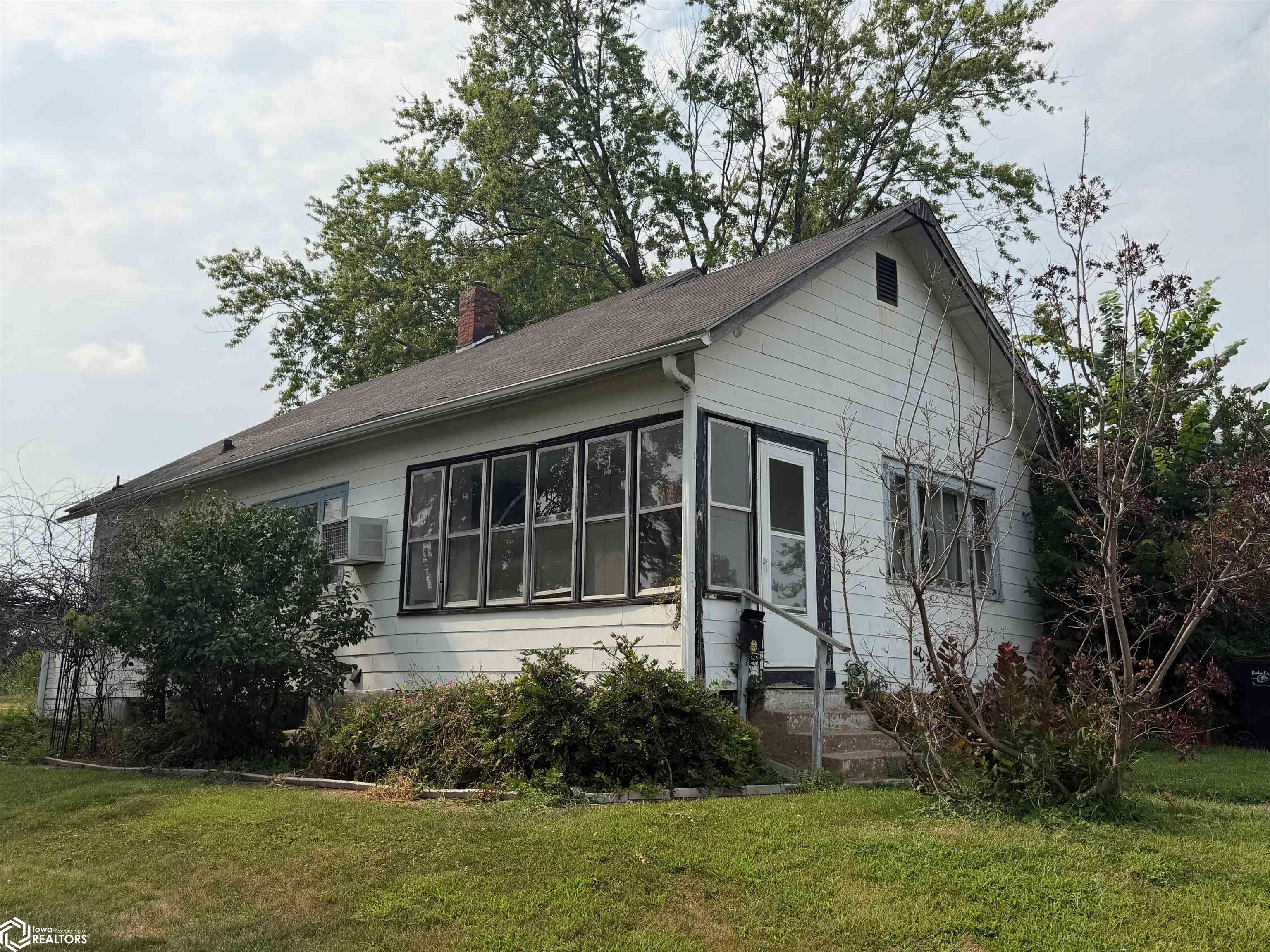 121 S Foster Avenue — photo
