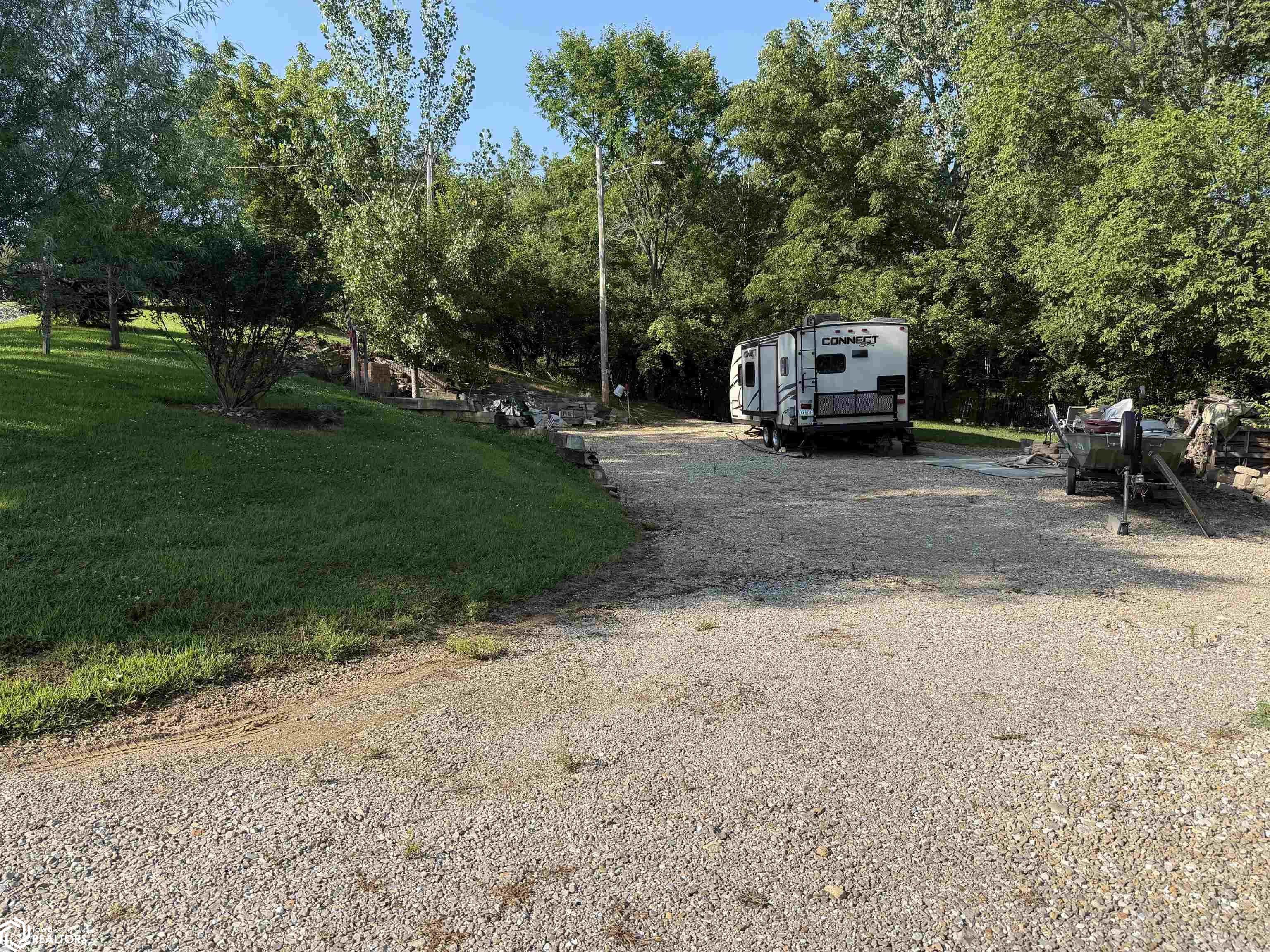 5202 5203 5206 Echo Drive — photo
