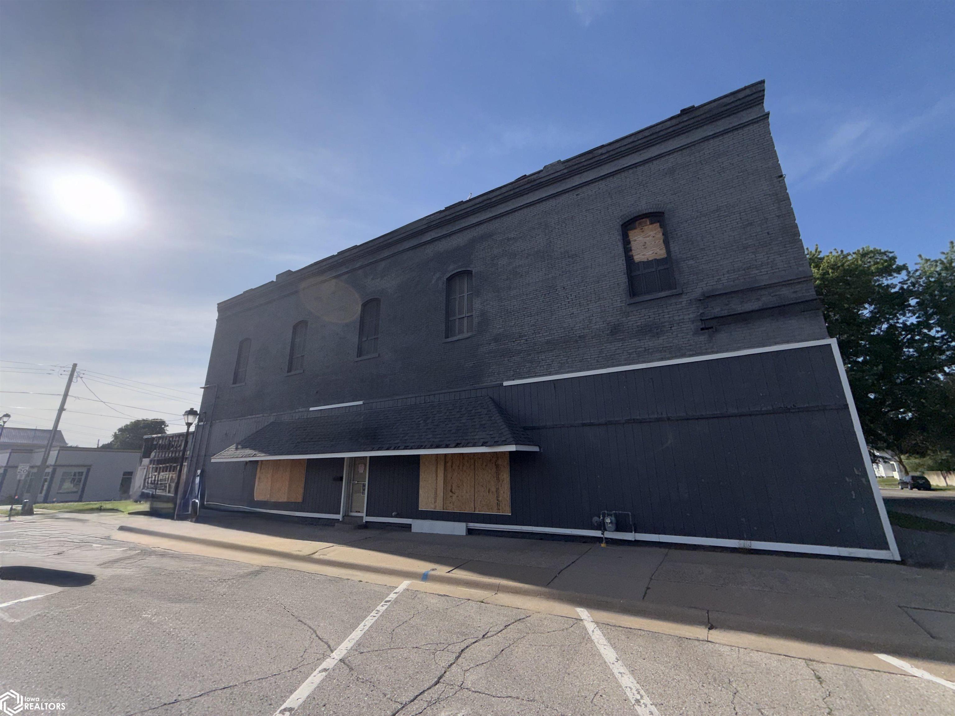 800 Maple Street — photo