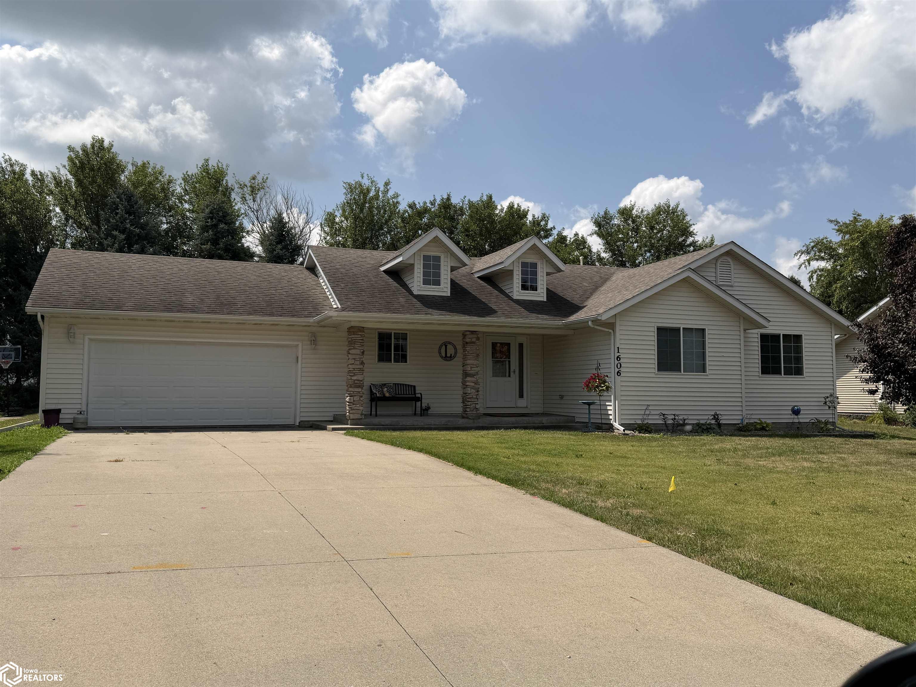 1606 Clay Court — photo