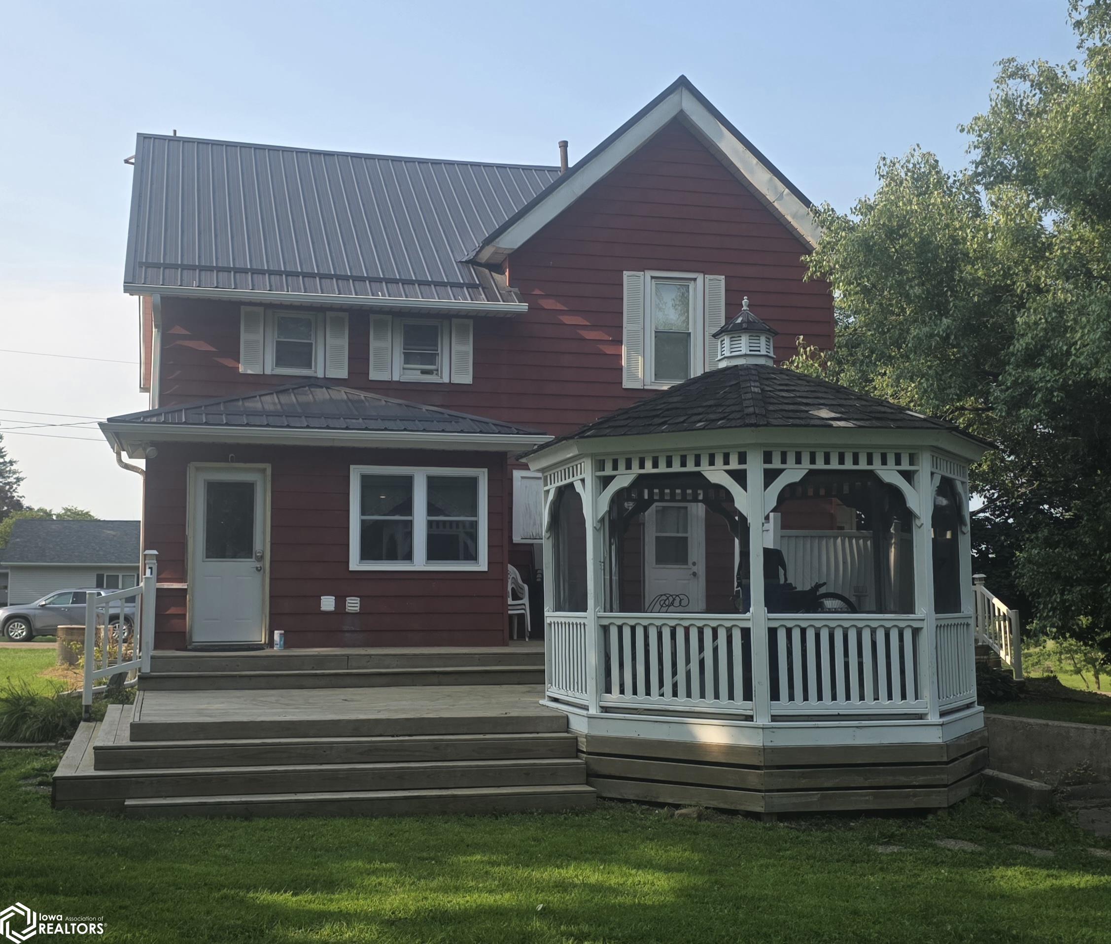 106 E High Street — photo