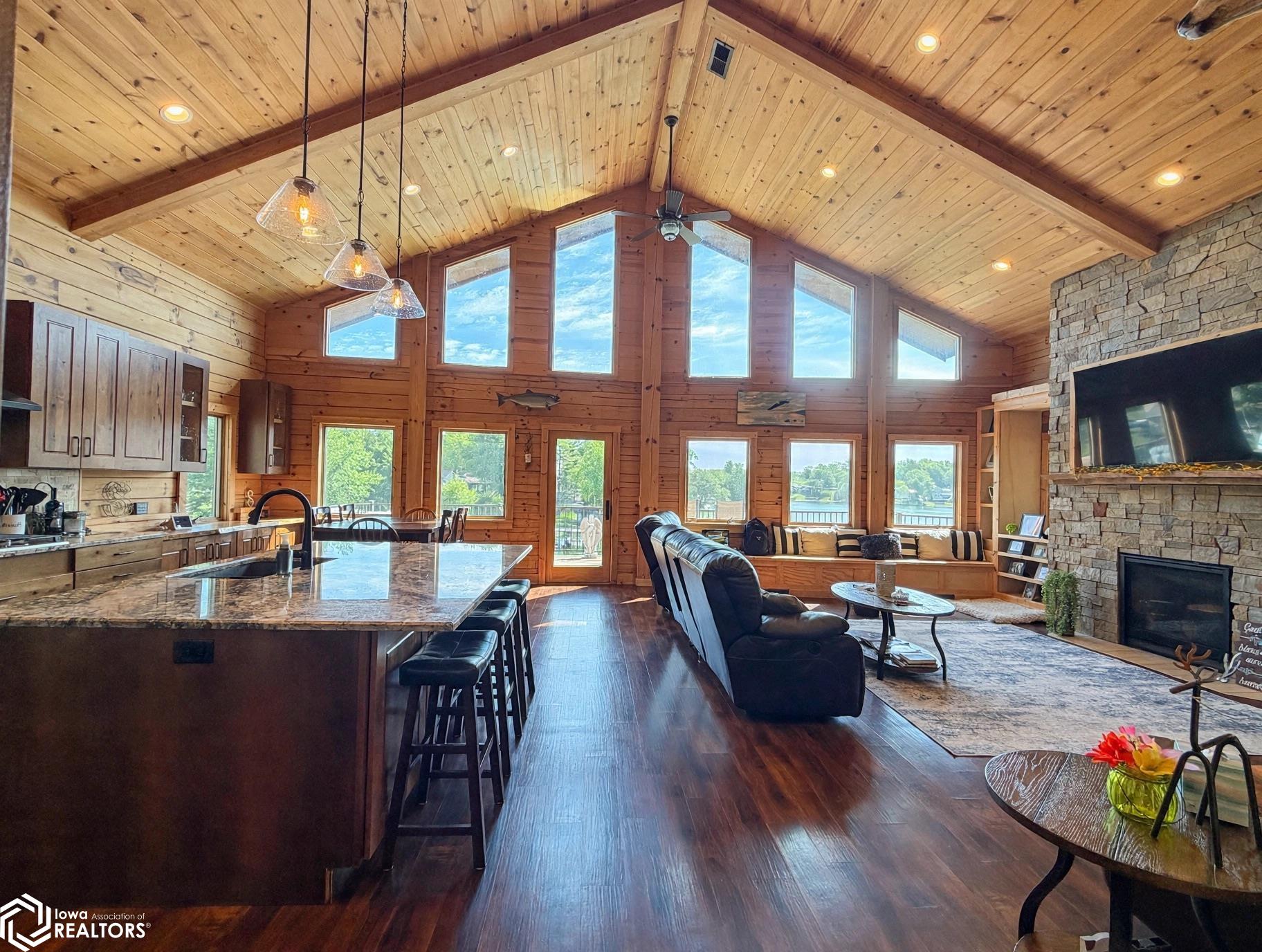 4214 W Lakeshore Drive — photo