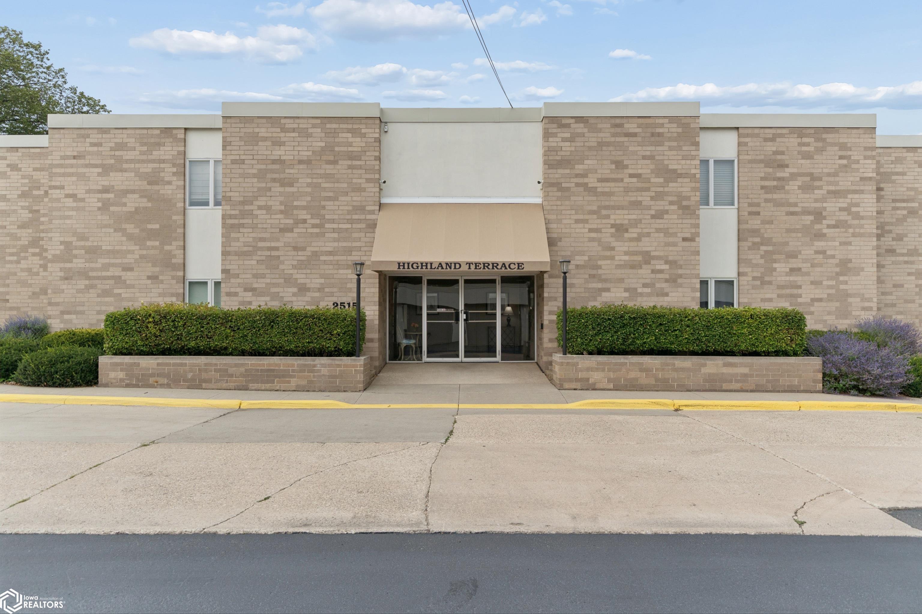2515 S Lakeview Court 204 — photo