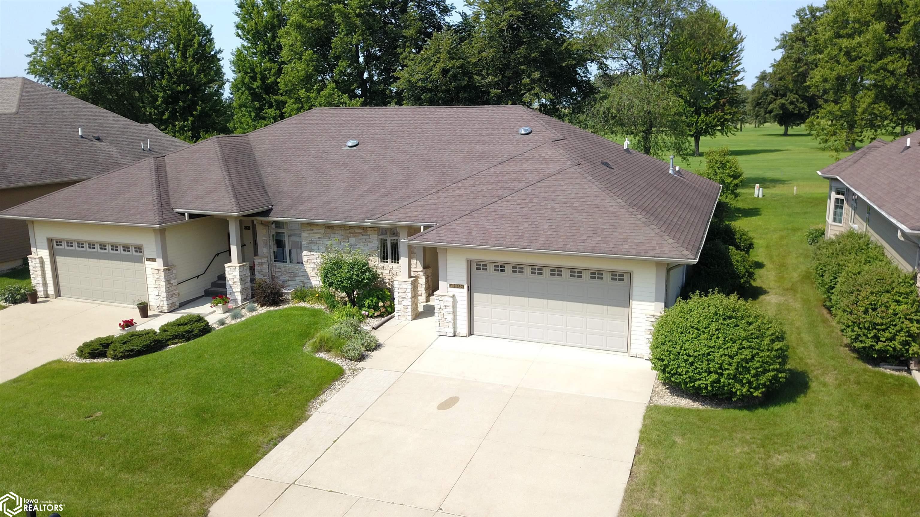 2200 Country Club Drive — photo